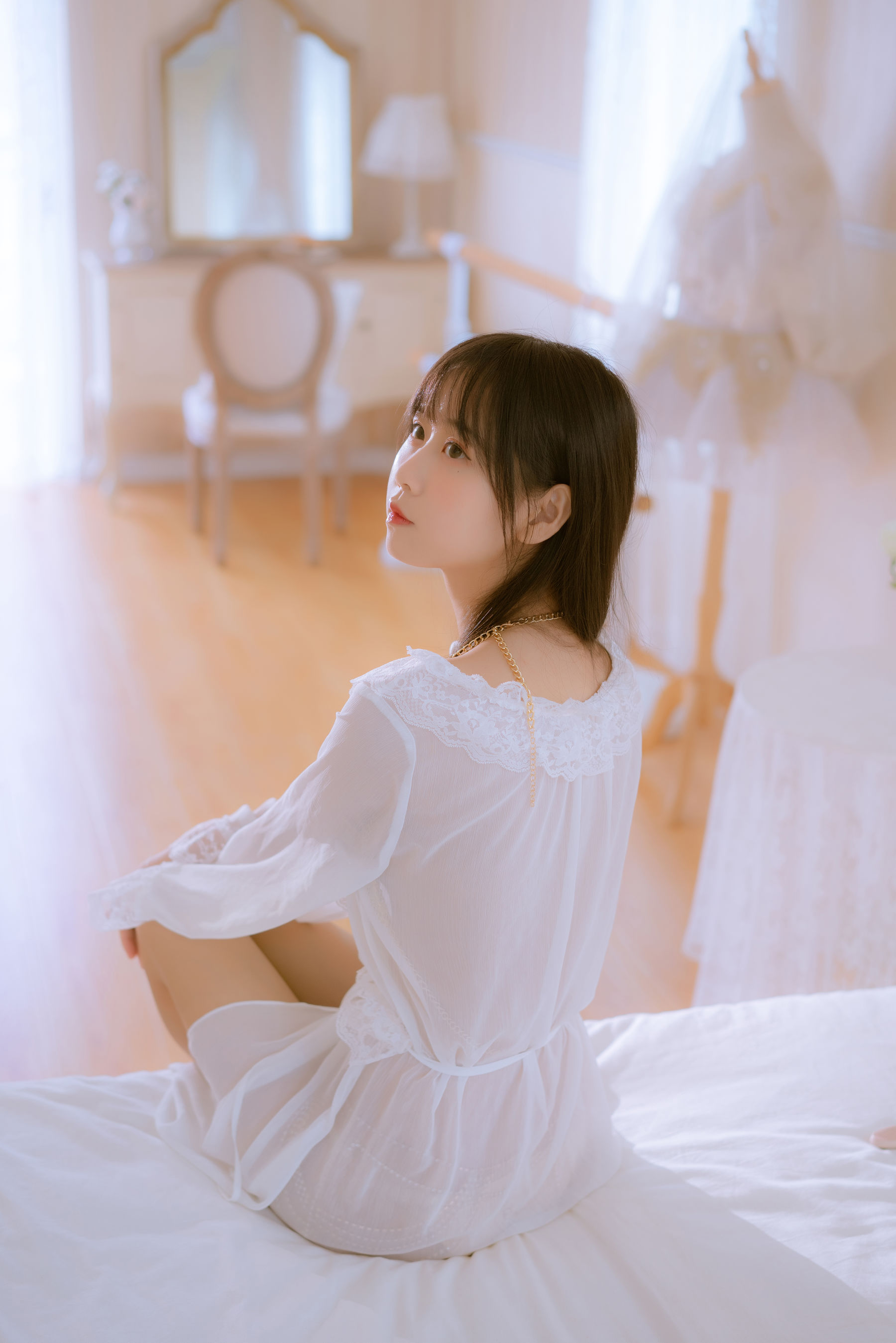 [COS福利] 阳光美少女萌芽儿o0 - 金色套装