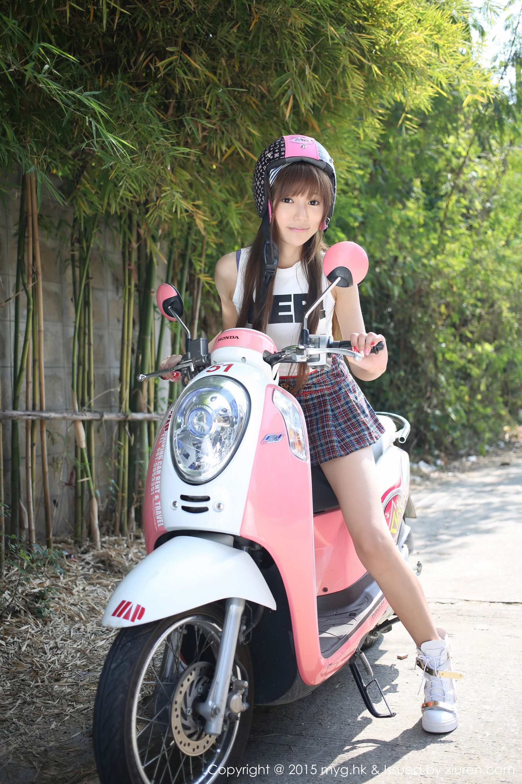 王馨瑶yanni《街拍极品校服少女》 [美媛馆MyGirl] Vol.103