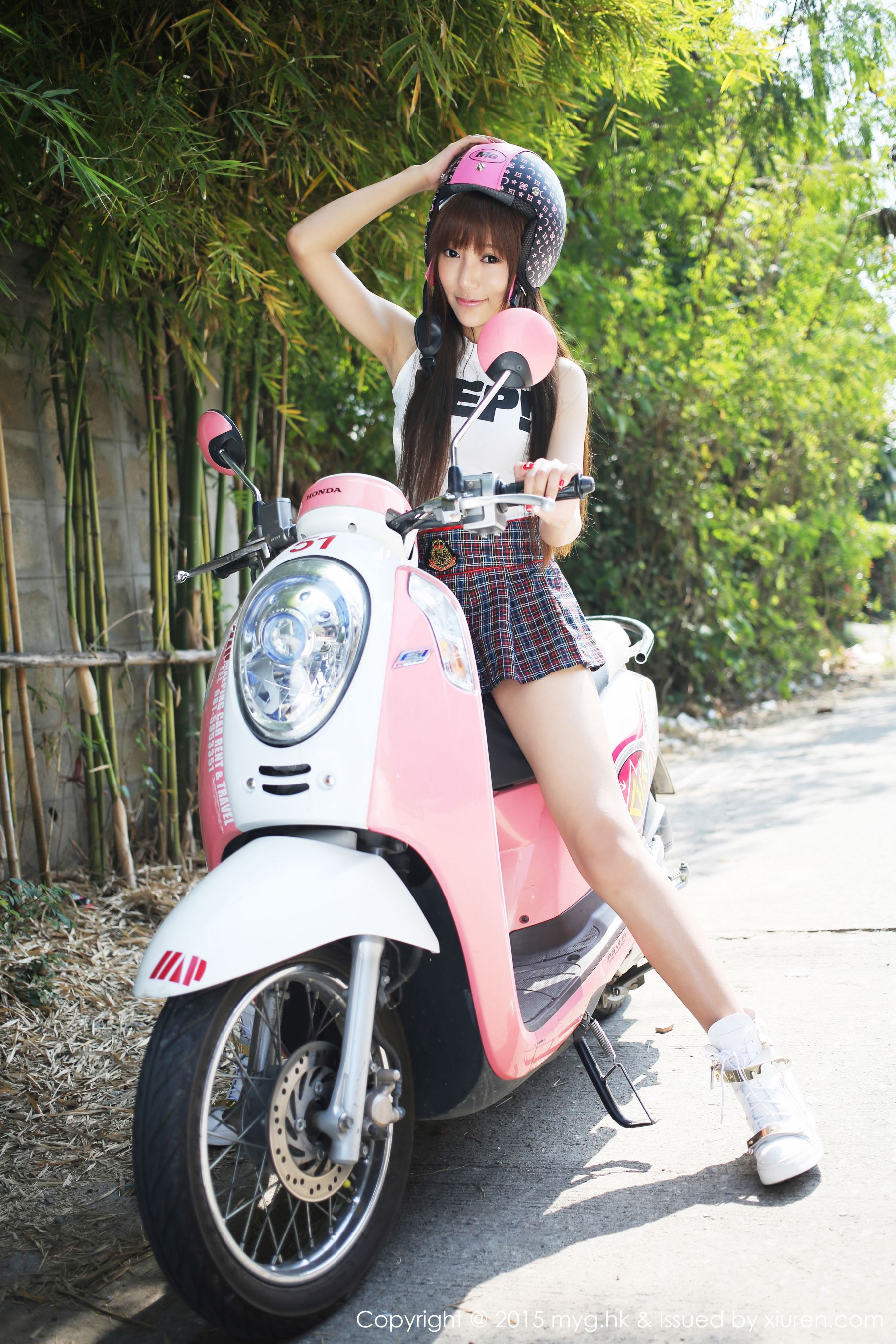 王馨瑶yanni《街拍极品校服少女》 [美媛馆MyGirl] Vol.103