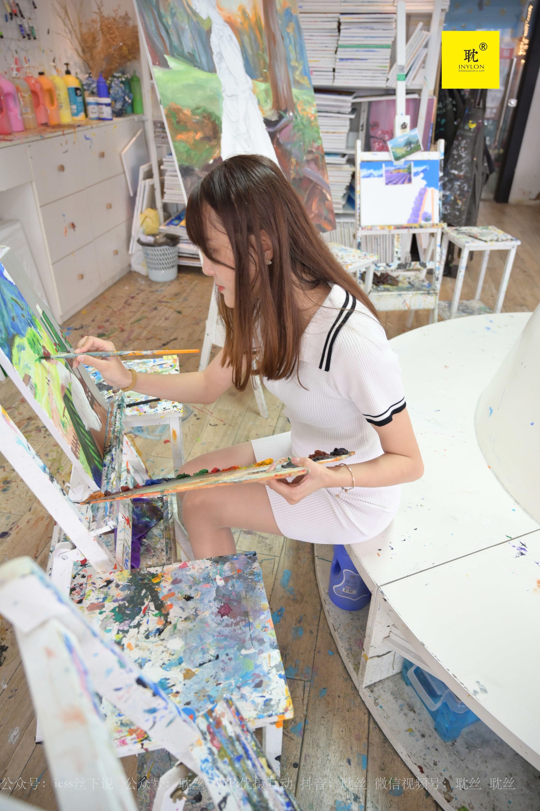 [IESS异思趣向]第N种幻想 婉萍 《两位插班生的画室风波》1