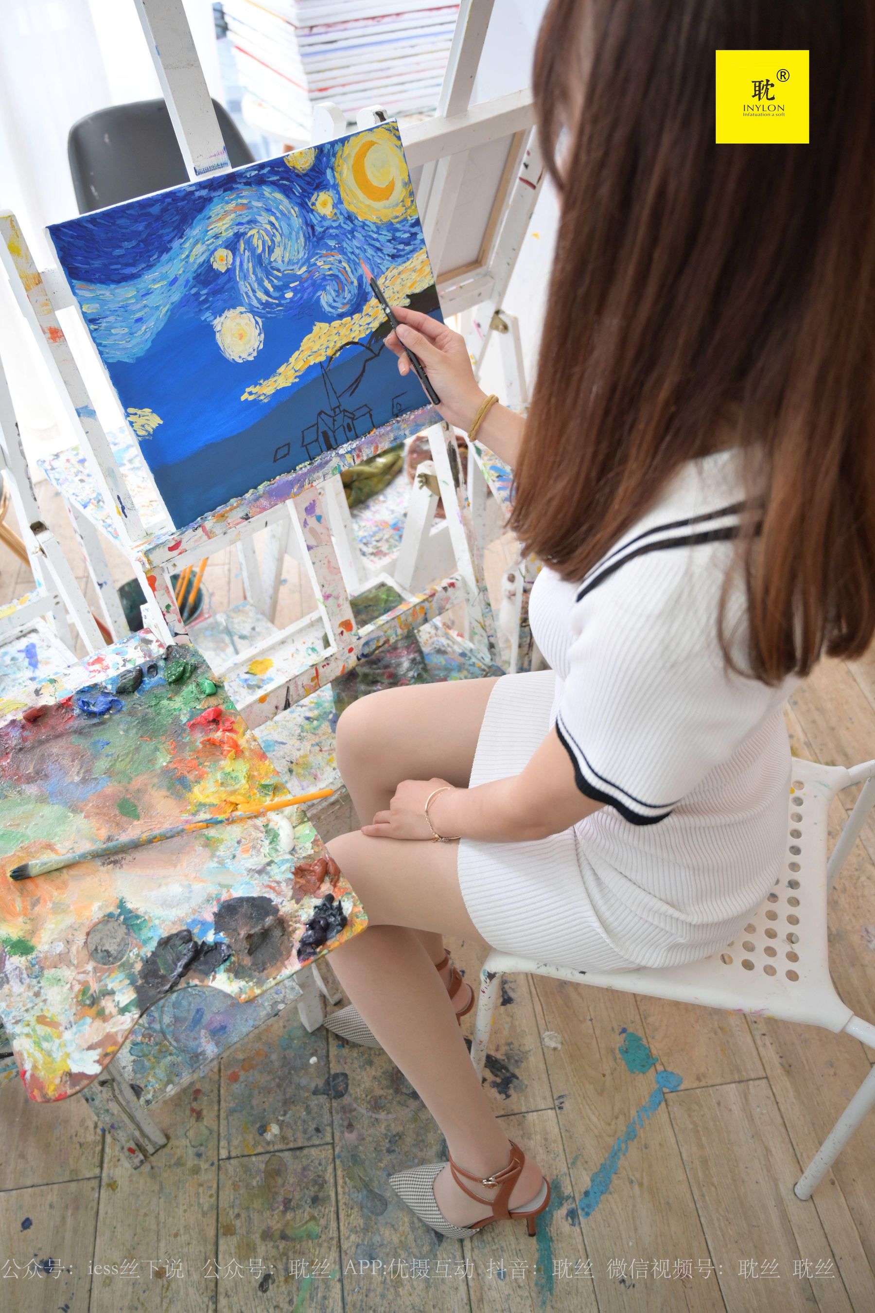 [IESS异思趣向]第N种幻想 婉萍 《两位插班生的画室风波》1