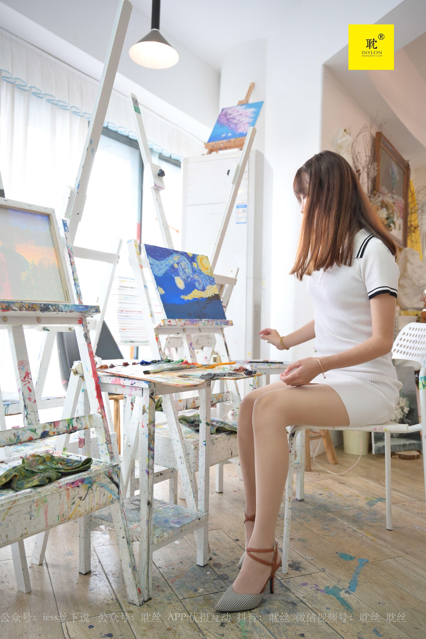 [IESS异思趣向]第N种幻想 婉萍 《两位插班生的画室风波》1