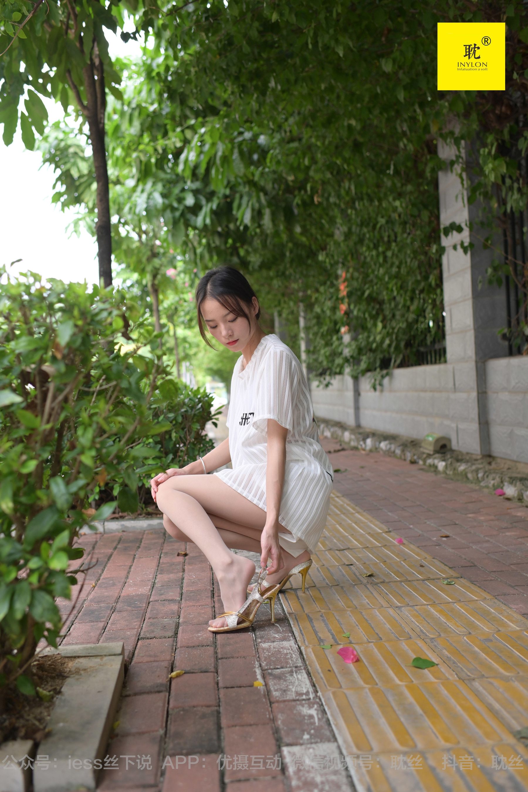 [IESS异思趣向]第N种幻想 孤单的周末① 小六 小裙子+鱼嘴鞋+穿鞋玩水
