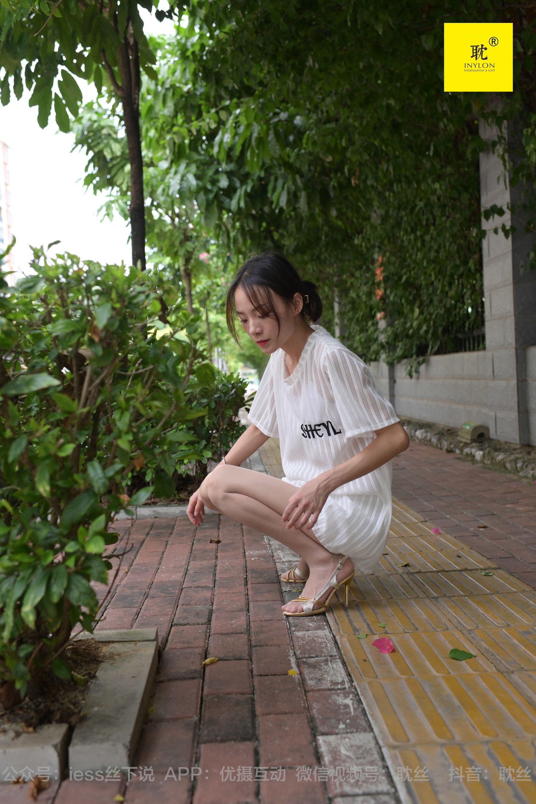 [IESS异思趣向]第N种幻想 孤单的周末① 小六 小裙子+鱼嘴鞋+穿鞋玩水