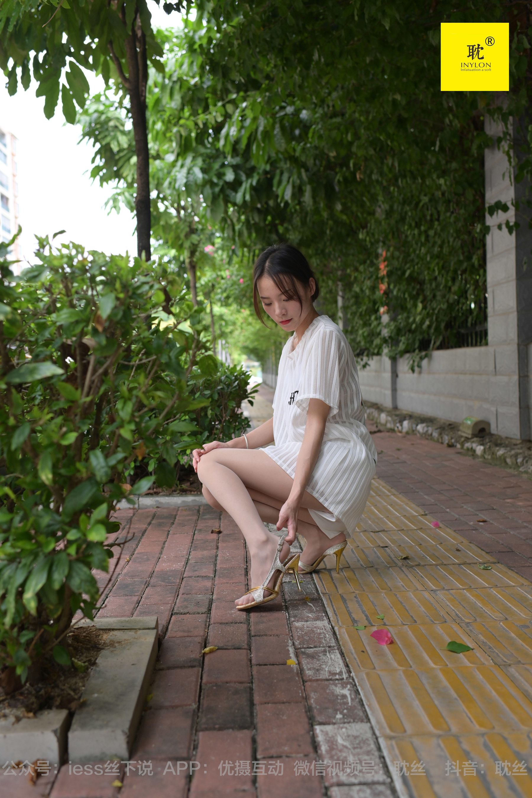 [IESS异思趣向]第N种幻想 孤单的周末② 小六 小裙子+鱼嘴鞋+脱鞋玩水