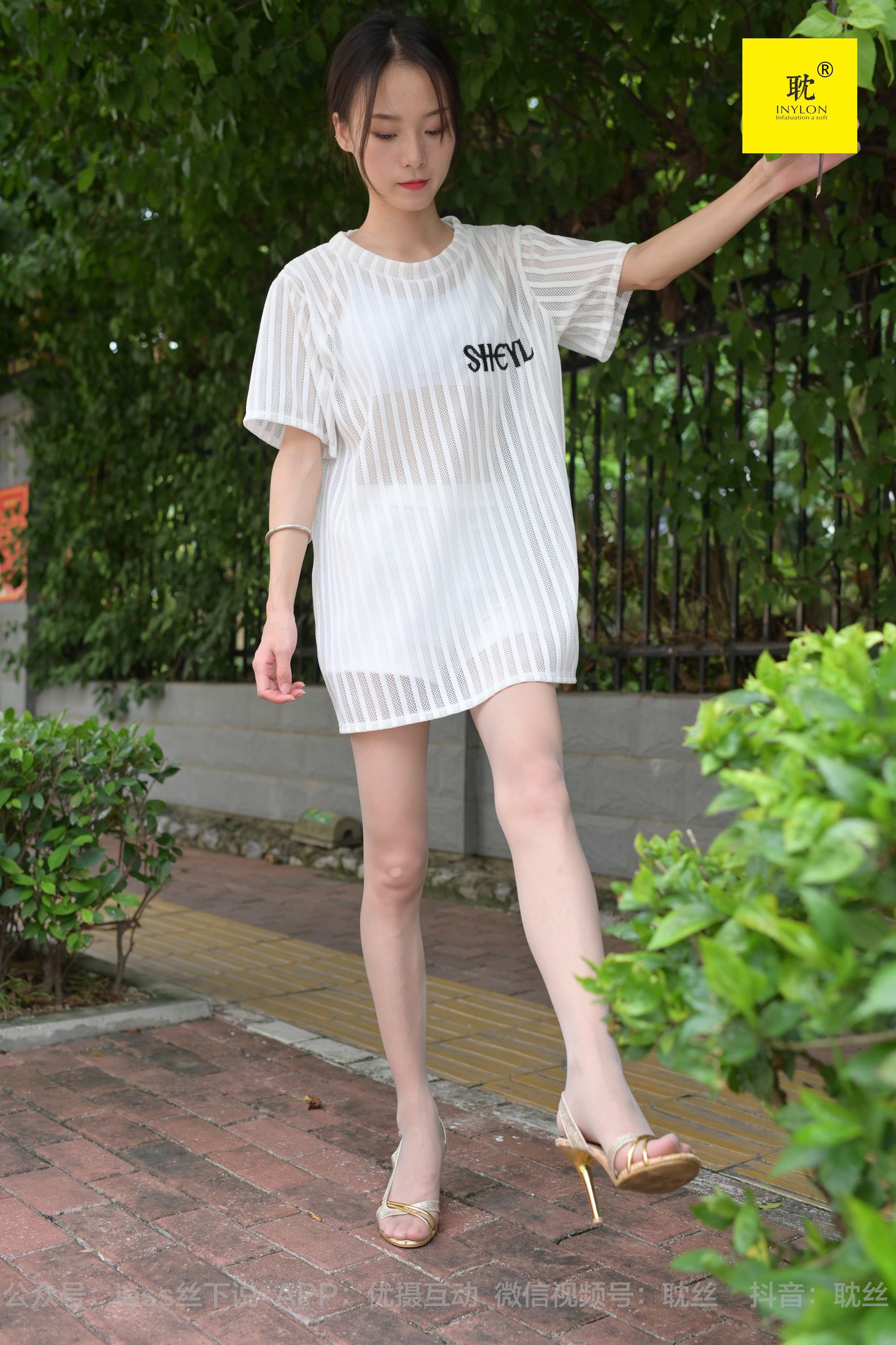 [IESS异思趣向]第N种幻想 孤单的周末② 小六 小裙子+鱼嘴鞋+脱鞋玩水