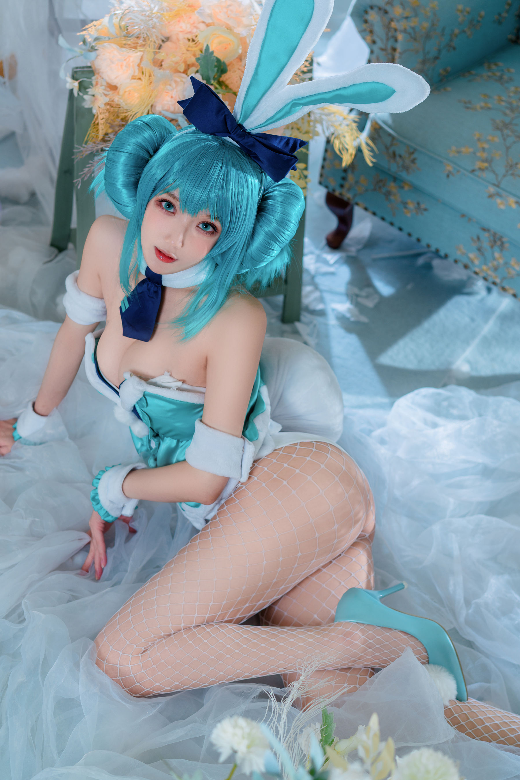 [COS福利] 动漫博主阿包也是兔娘 - 白兔miku