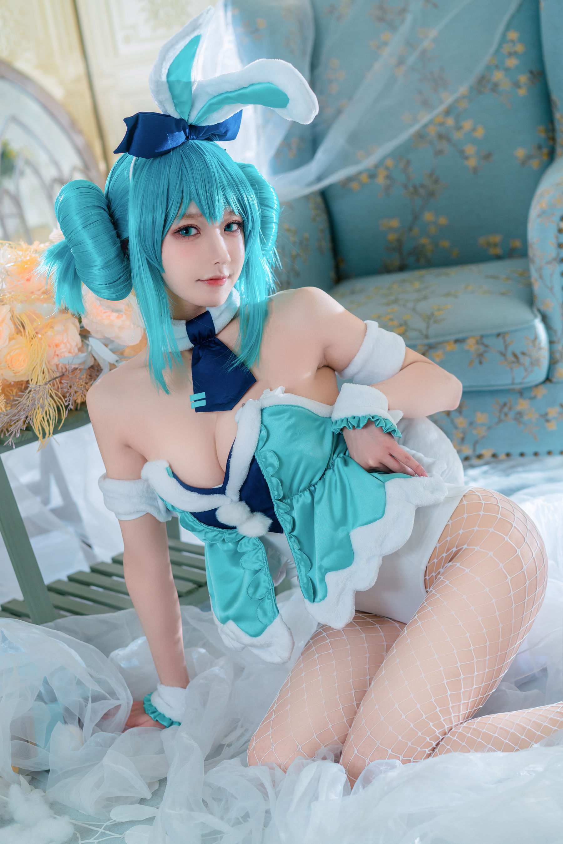 [COS福利] 动漫博主阿包也是兔娘 - 白兔miku