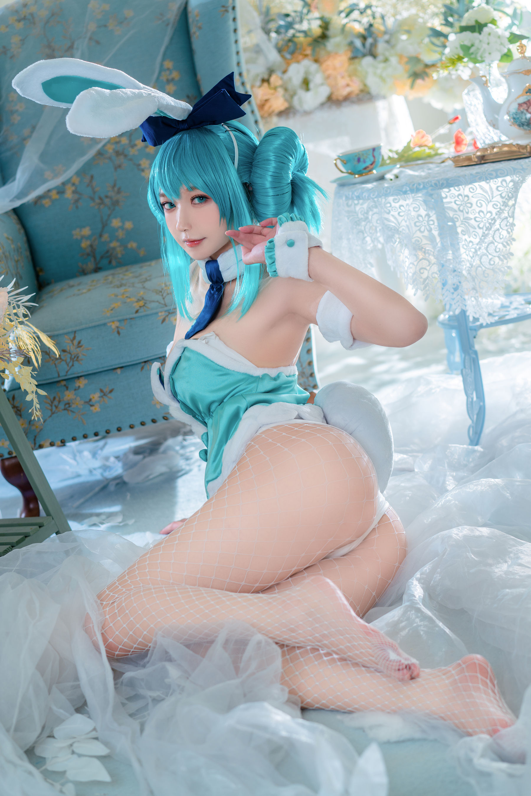 [COS福利] 动漫博主阿包也是兔娘 - 白兔miku