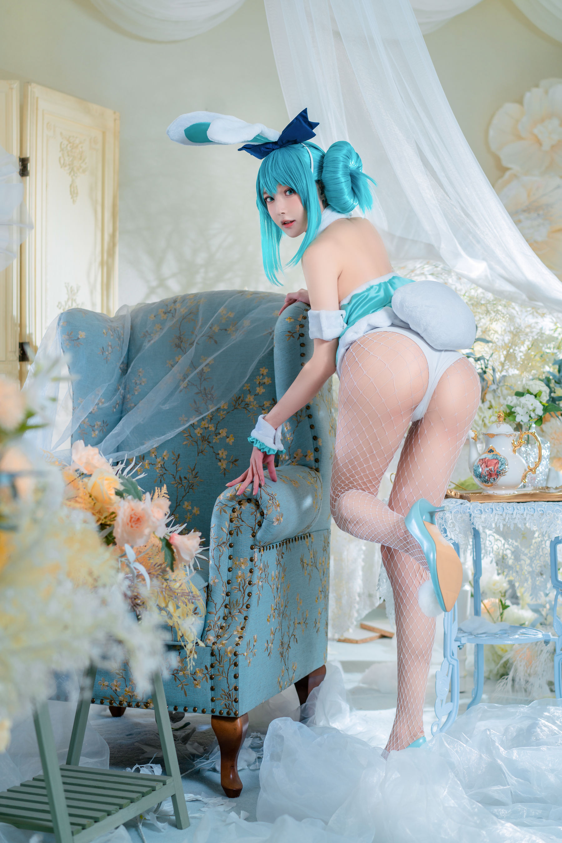 [COS福利] 动漫博主阿包也是兔娘 - 白兔miku