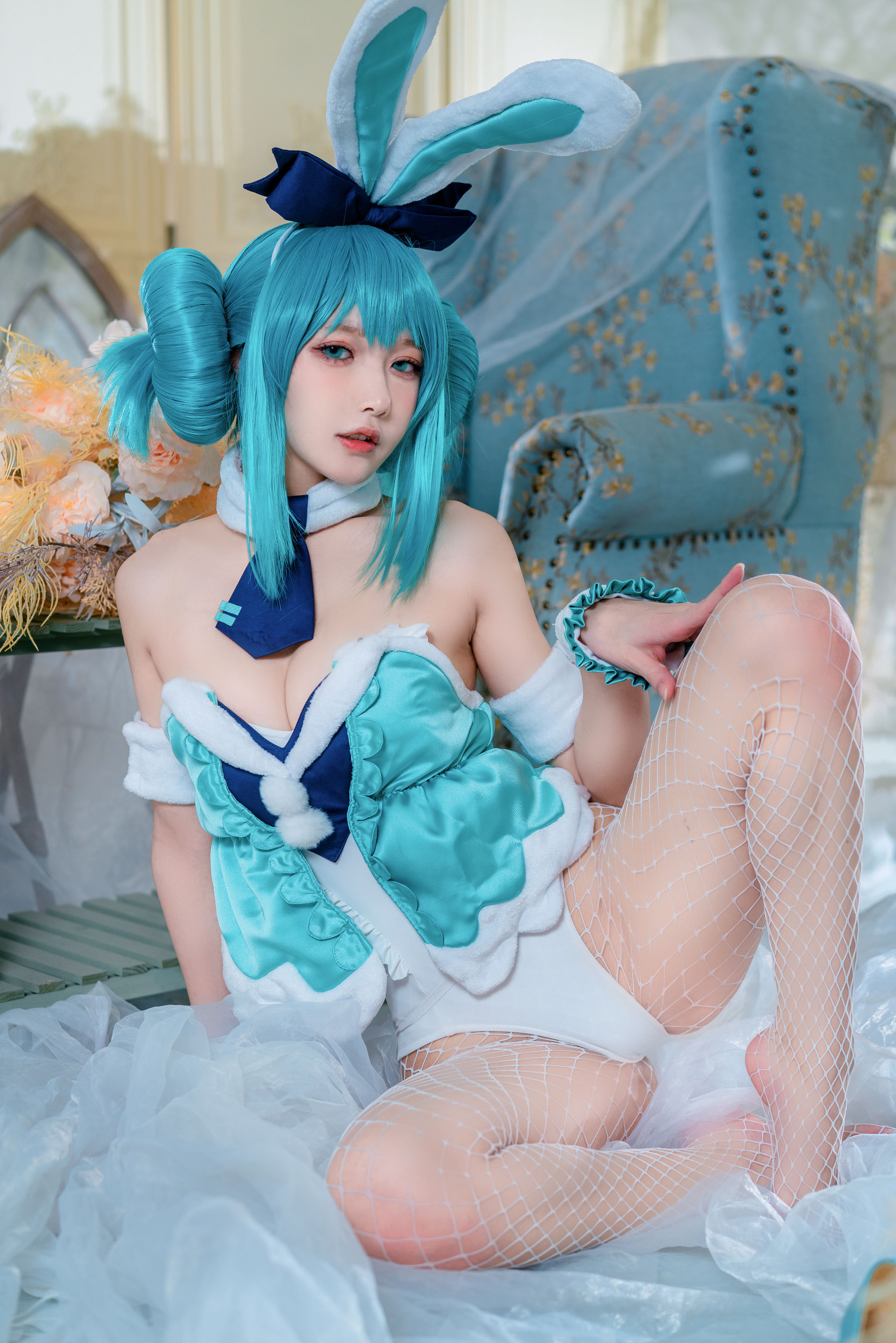 [COS福利] 动漫博主阿包也是兔娘 - 白兔miku