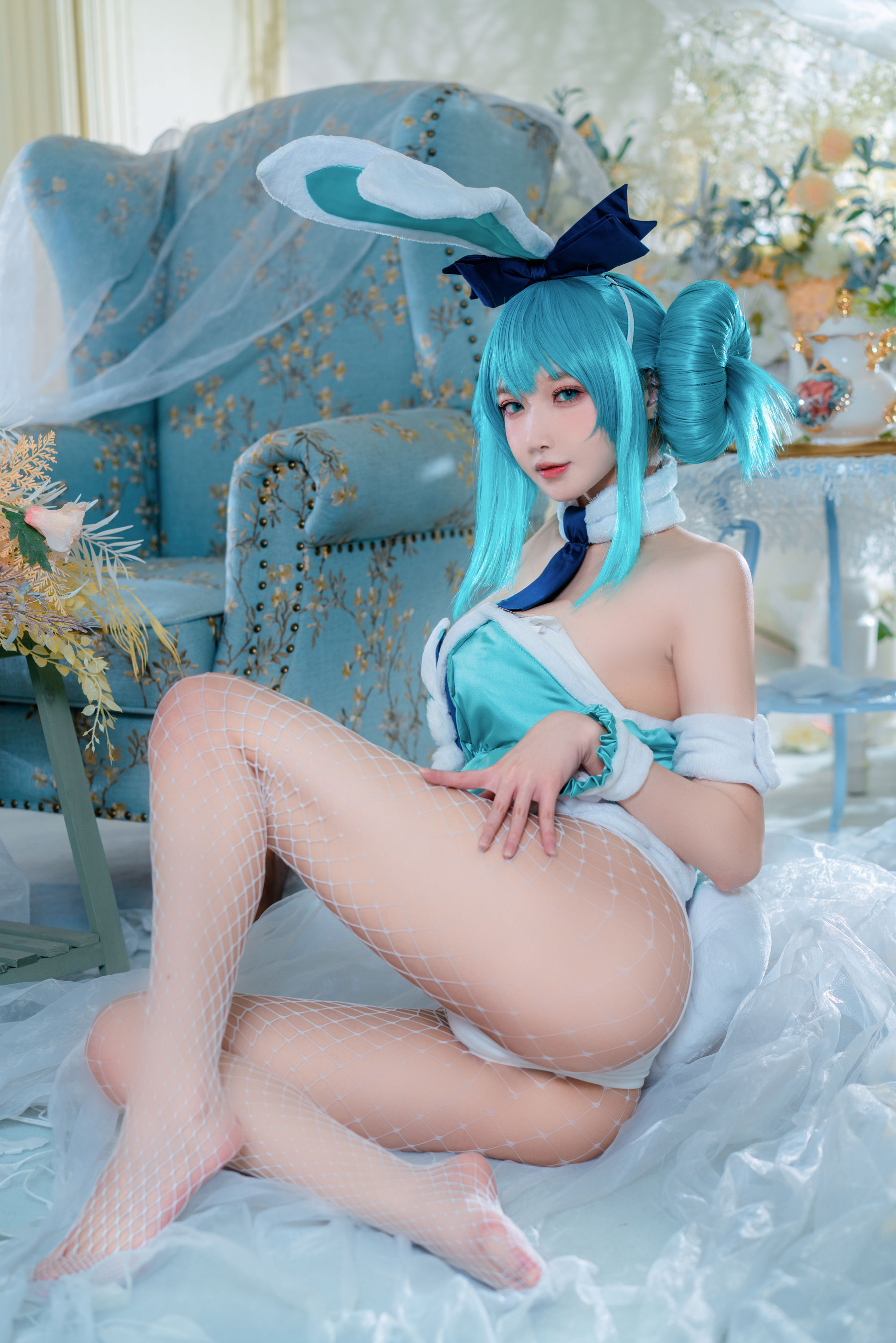 [COS福利] 动漫博主阿包也是兔娘 - 白兔miku