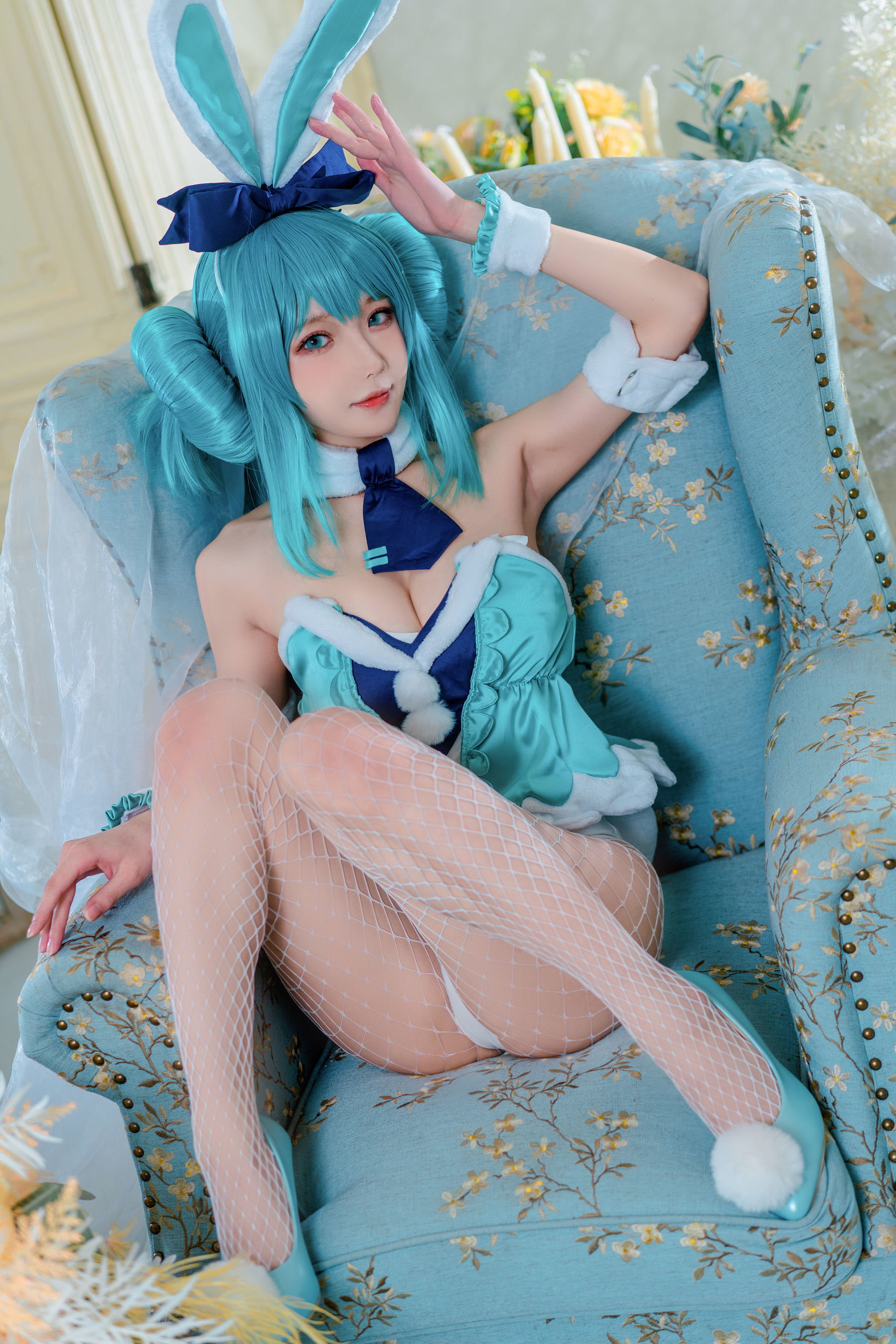 [COS福利] 动漫博主阿包也是兔娘 - 白兔miku