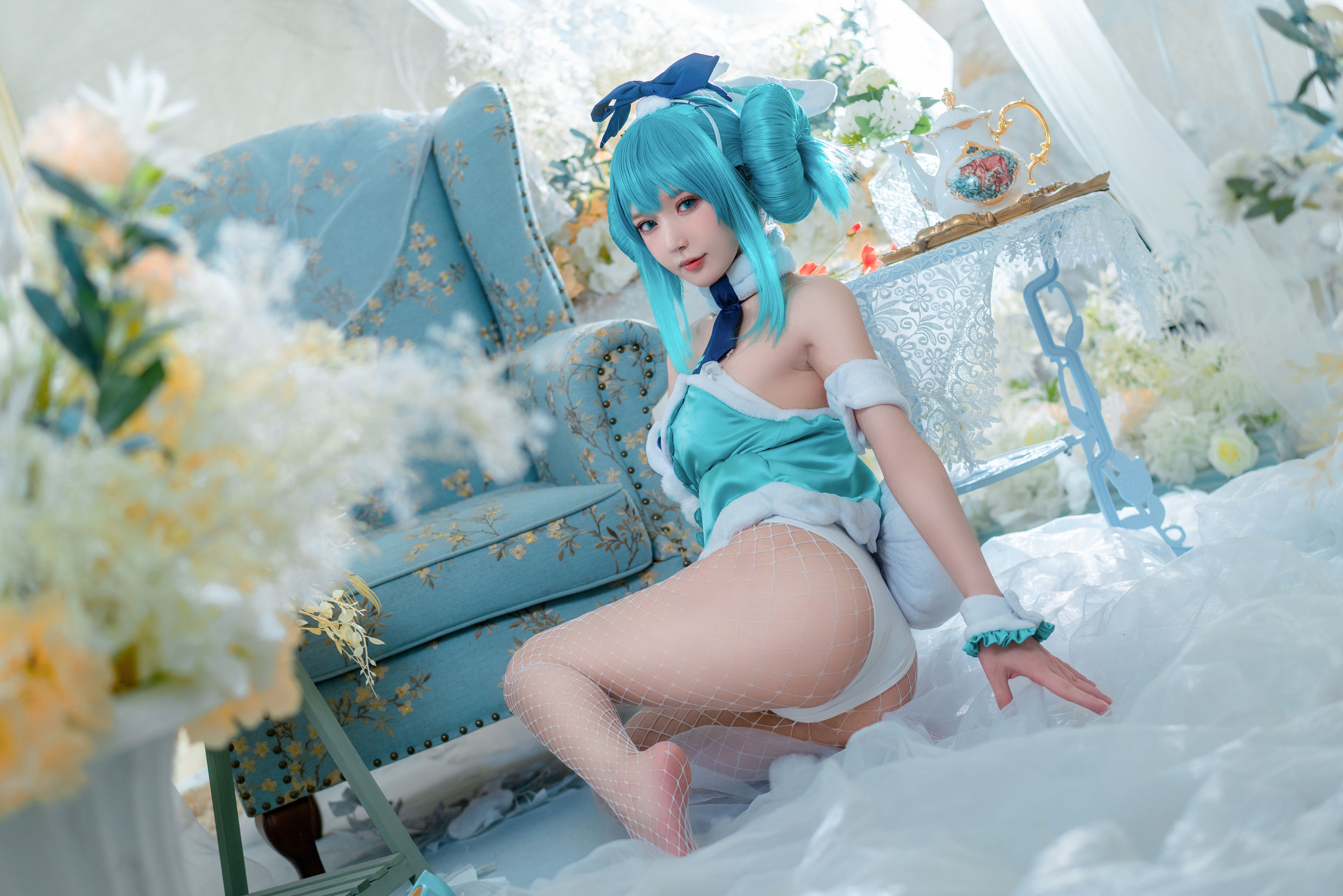 [COS福利] 动漫博主阿包也是兔娘 - 白兔miku