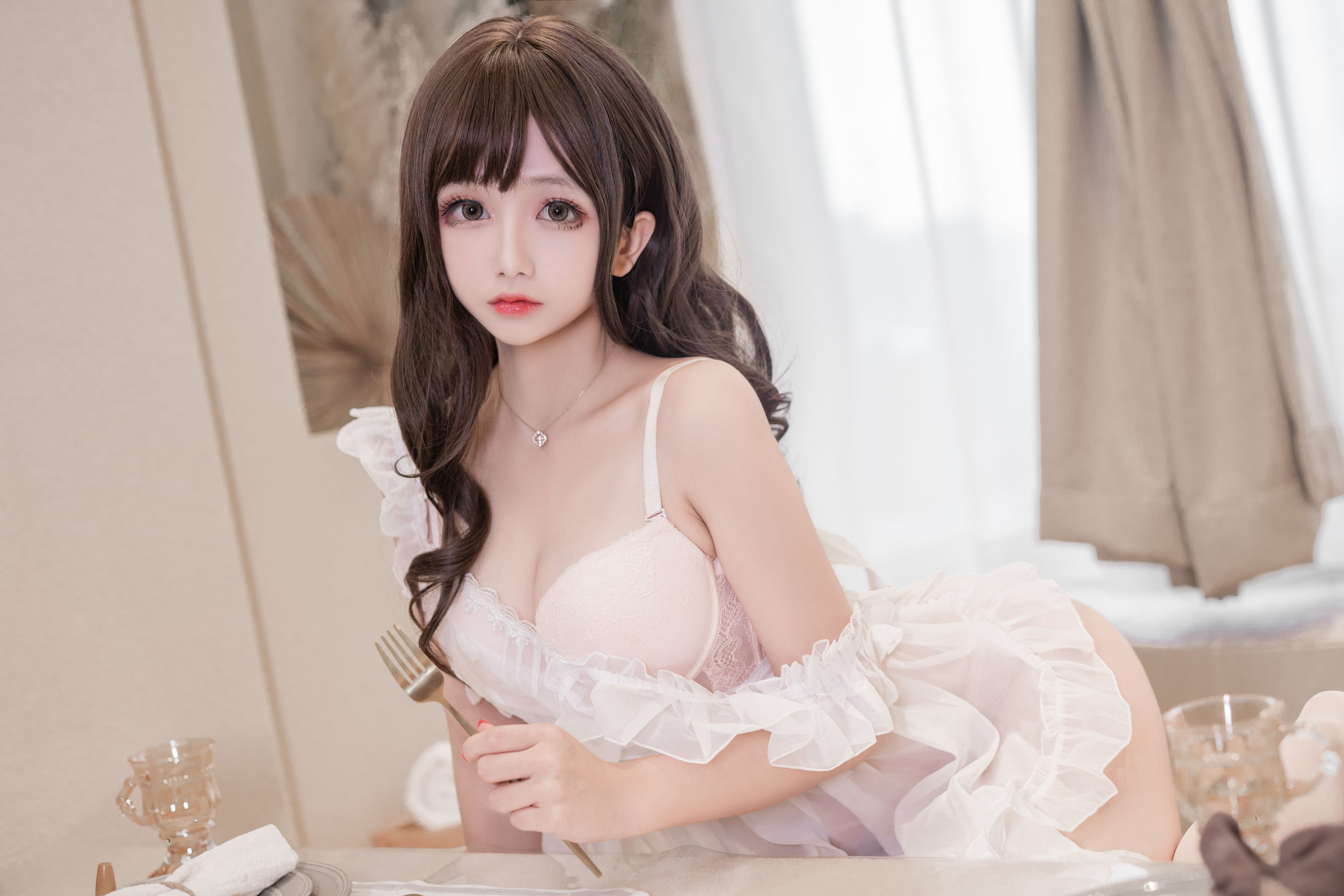 [COS福利] Cosplay日奈娇 - 围裙人妻
