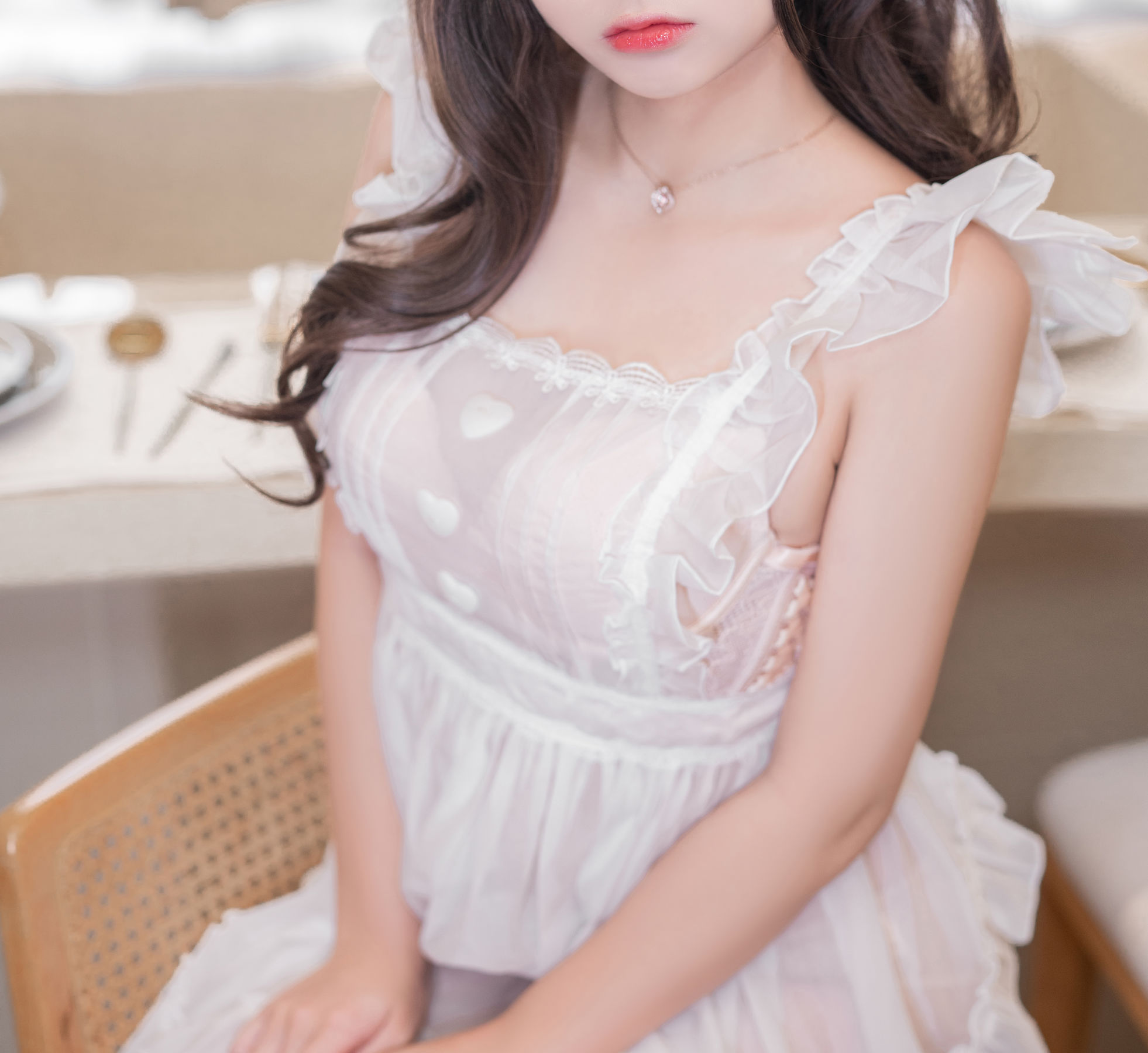 [COS福利] Cosplay日奈娇 - 围裙人妻