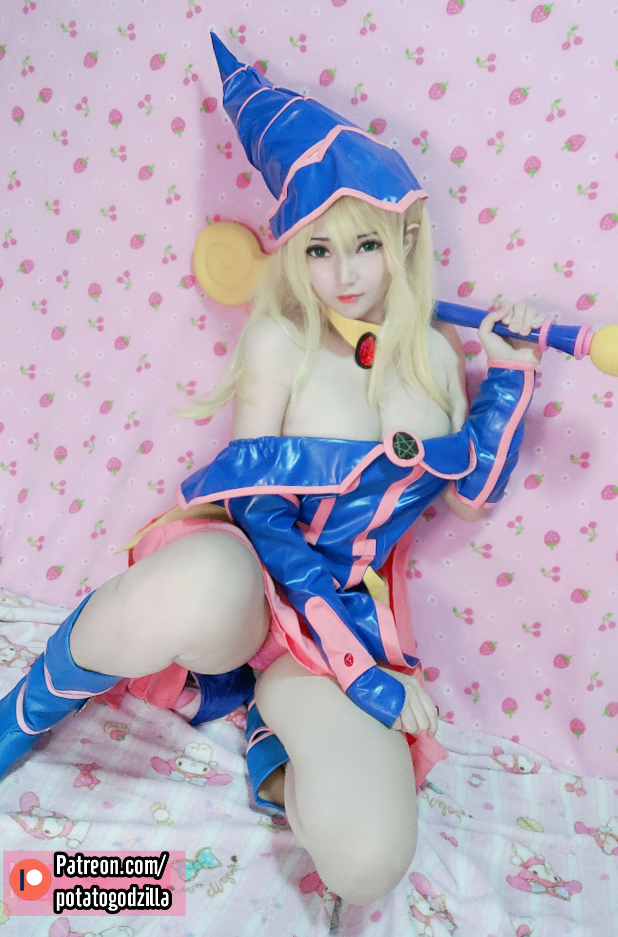 [COS福利] Coser小姐姐Potato Godzilla - Dark Magician Girl