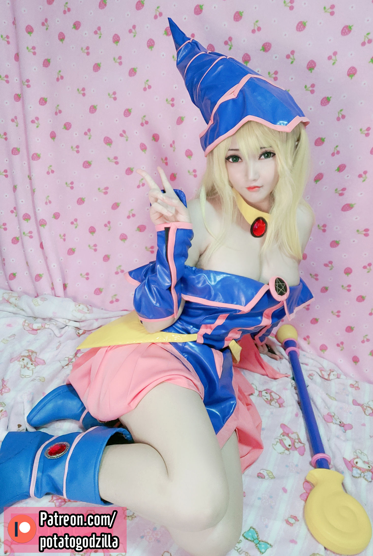 [COS福利] Coser小姐姐Potato Godzilla - Dark Magician Girl