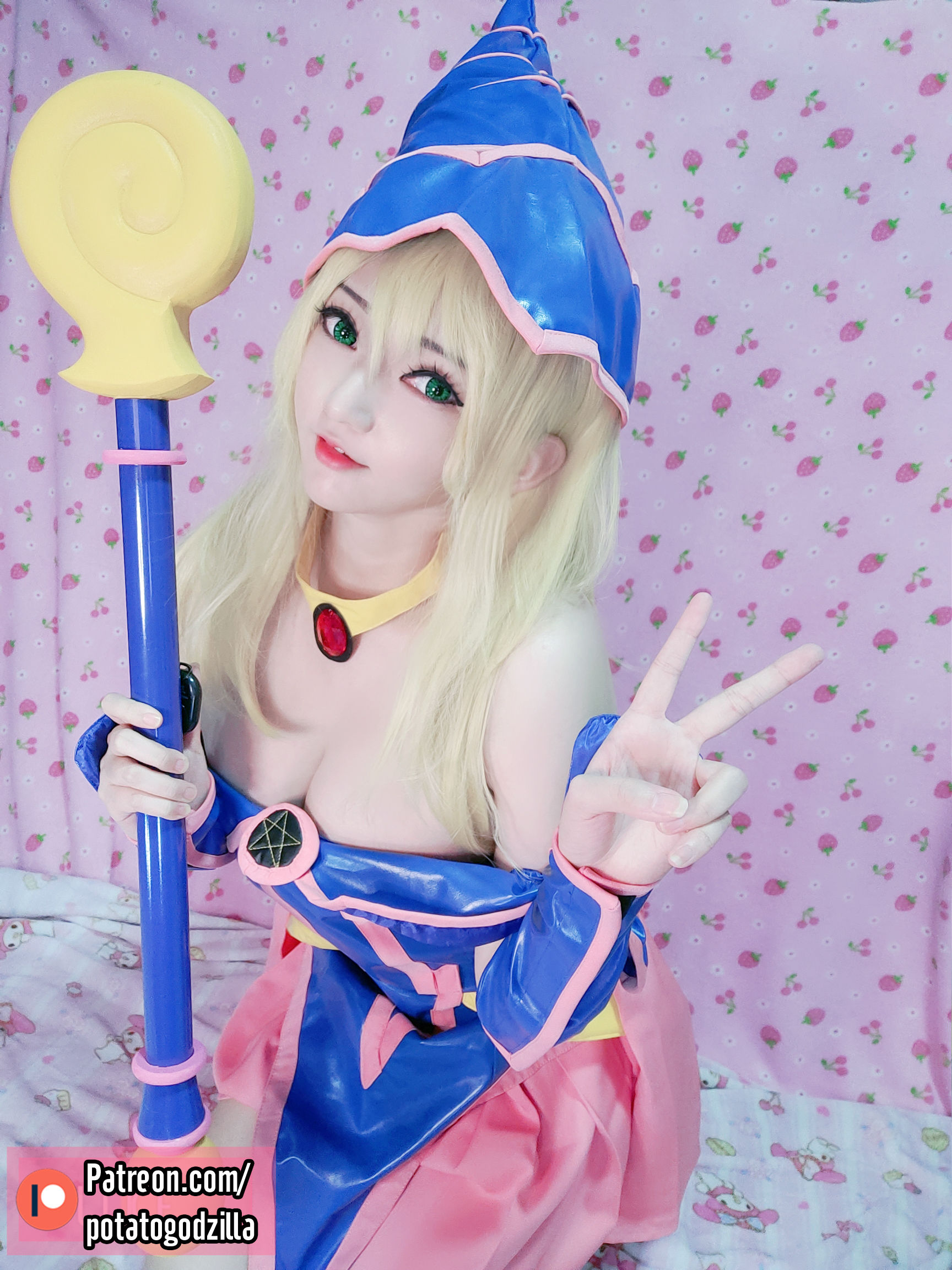 [COS福利] Coser小姐姐Potato Godzilla - Dark Magician Girl
