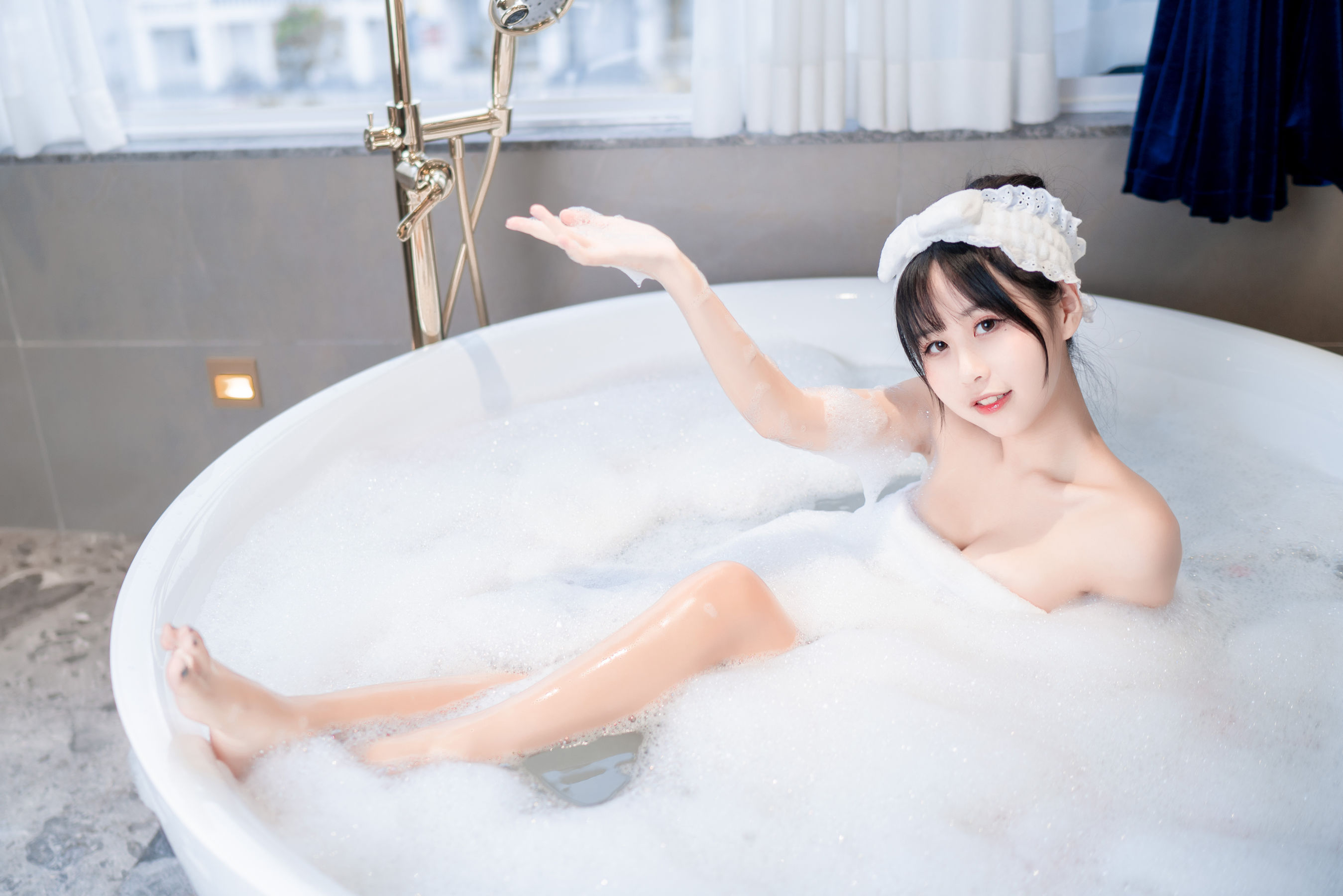 [COS福利] 阳光美少女萌芽儿o0 - 浴巾