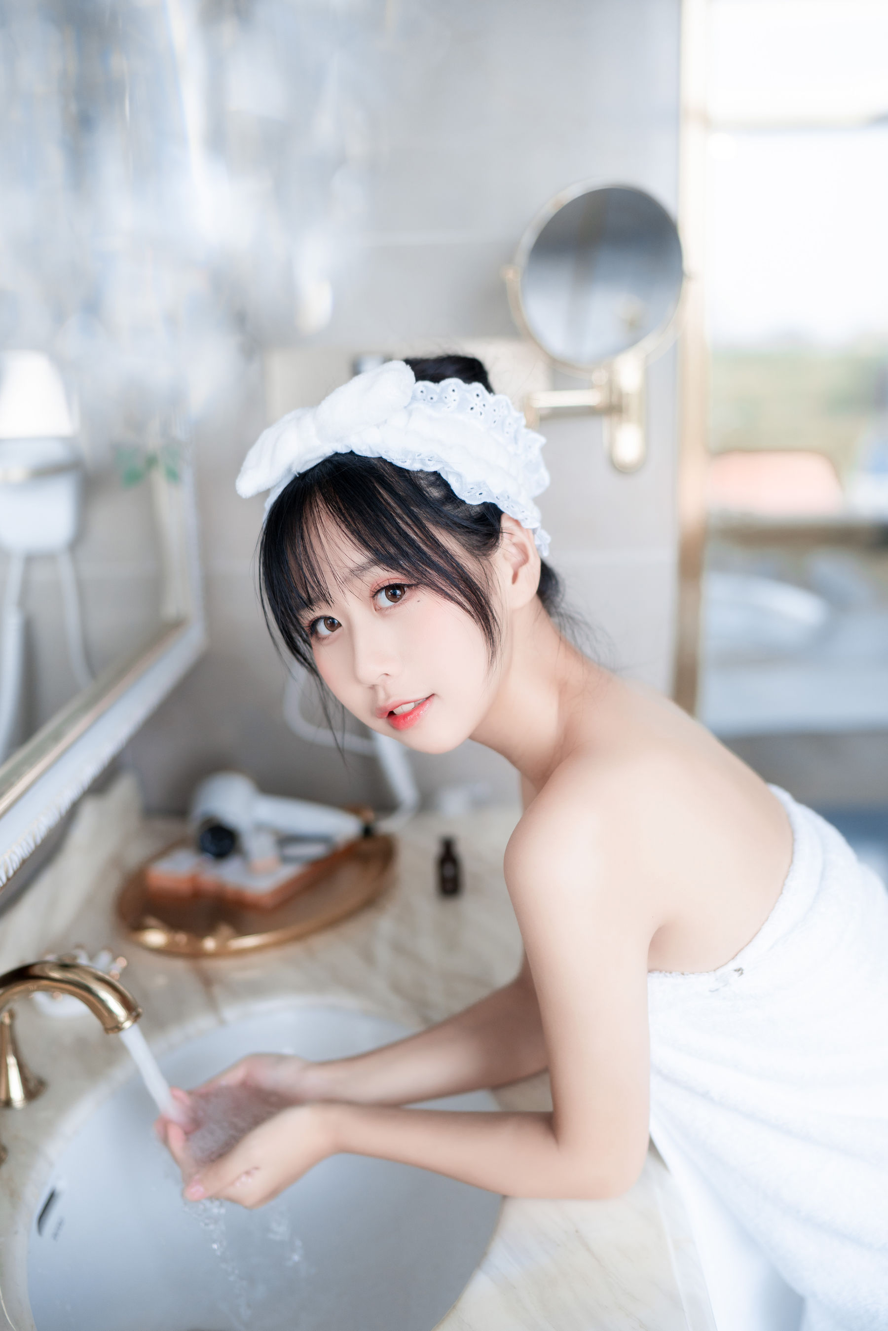 [COS福利] 阳光美少女萌芽儿o0 - 浴巾