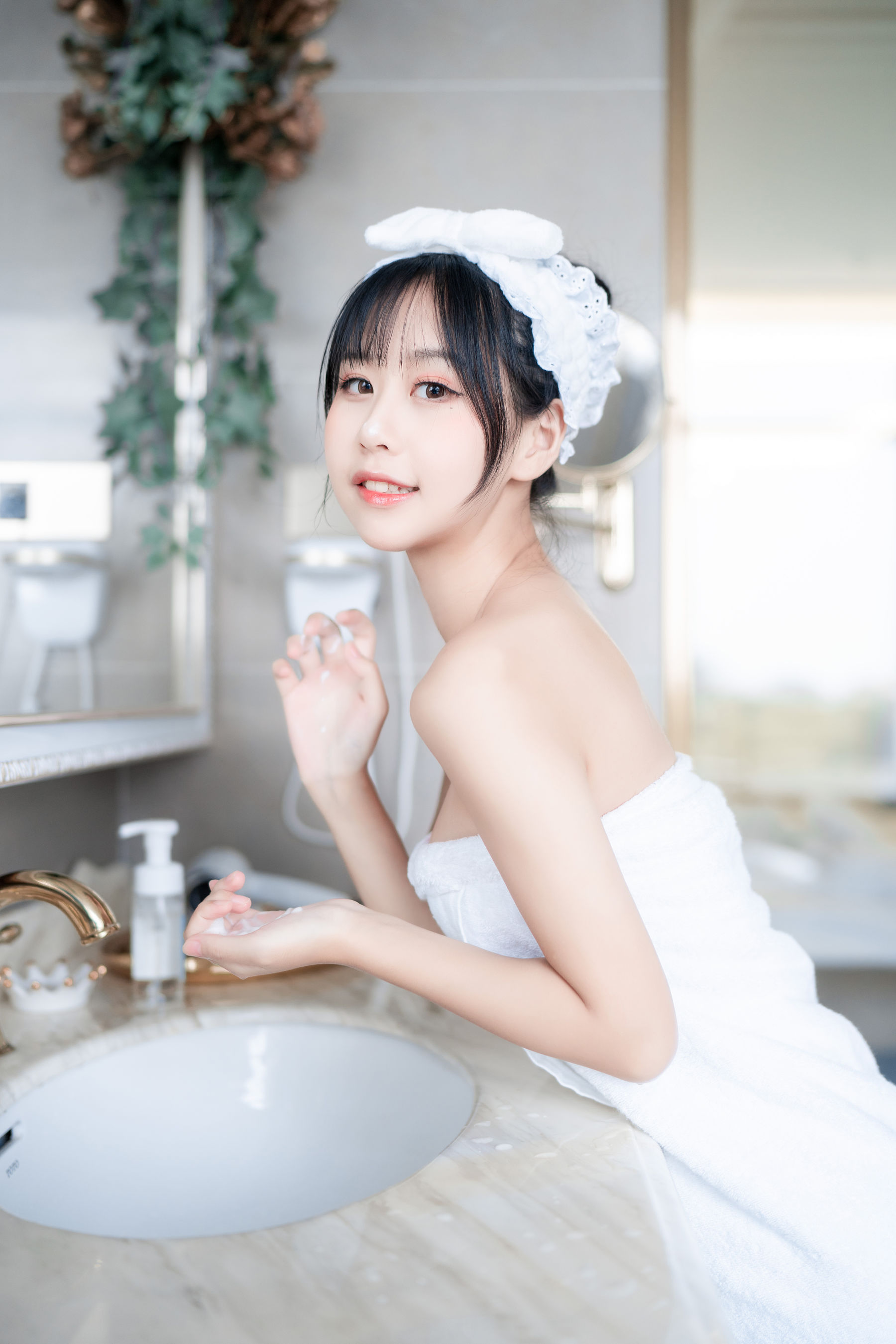 [COS福利] 阳光美少女萌芽儿o0 - 浴巾