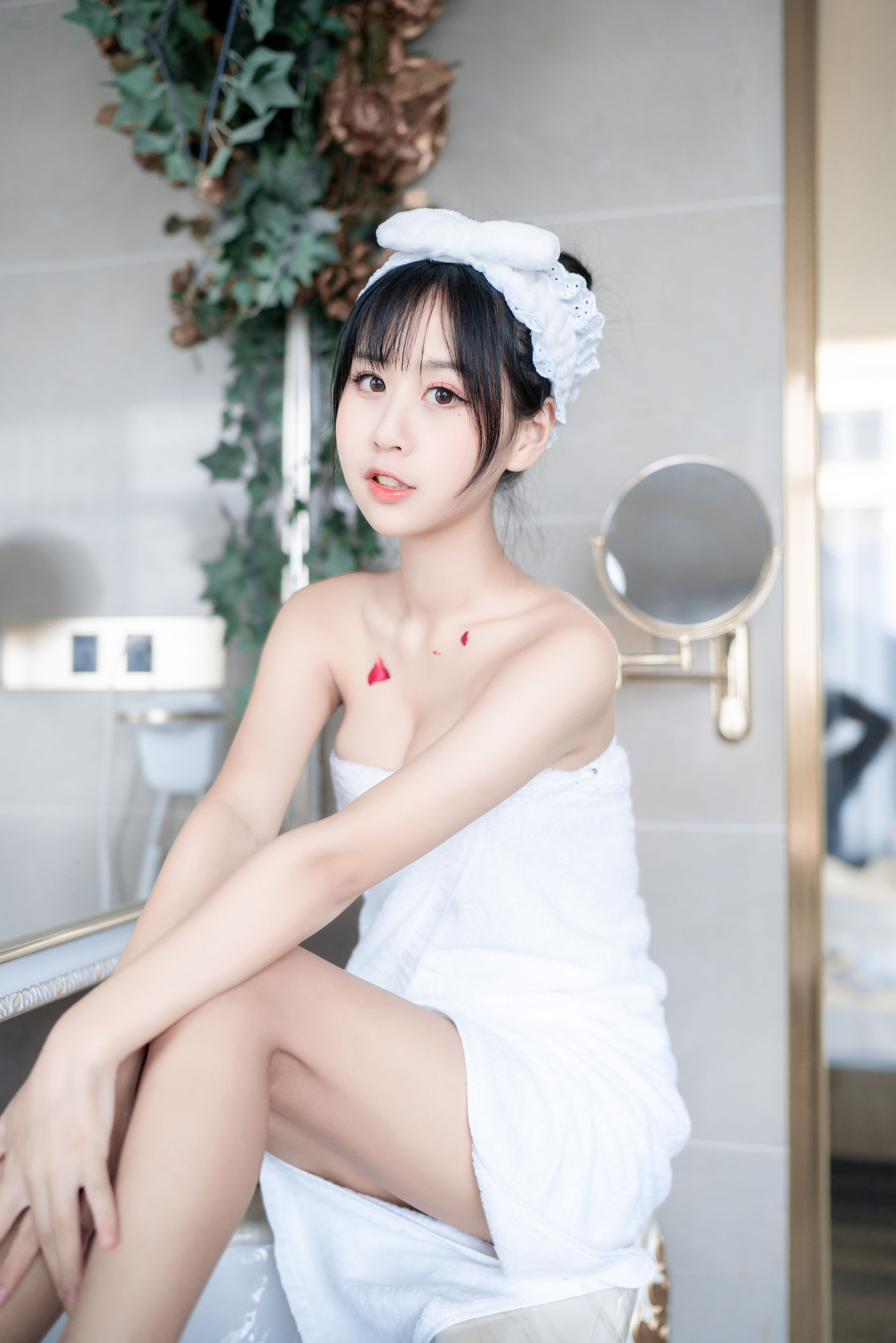 [COS福利] 阳光美少女萌芽儿o0 - 浴巾