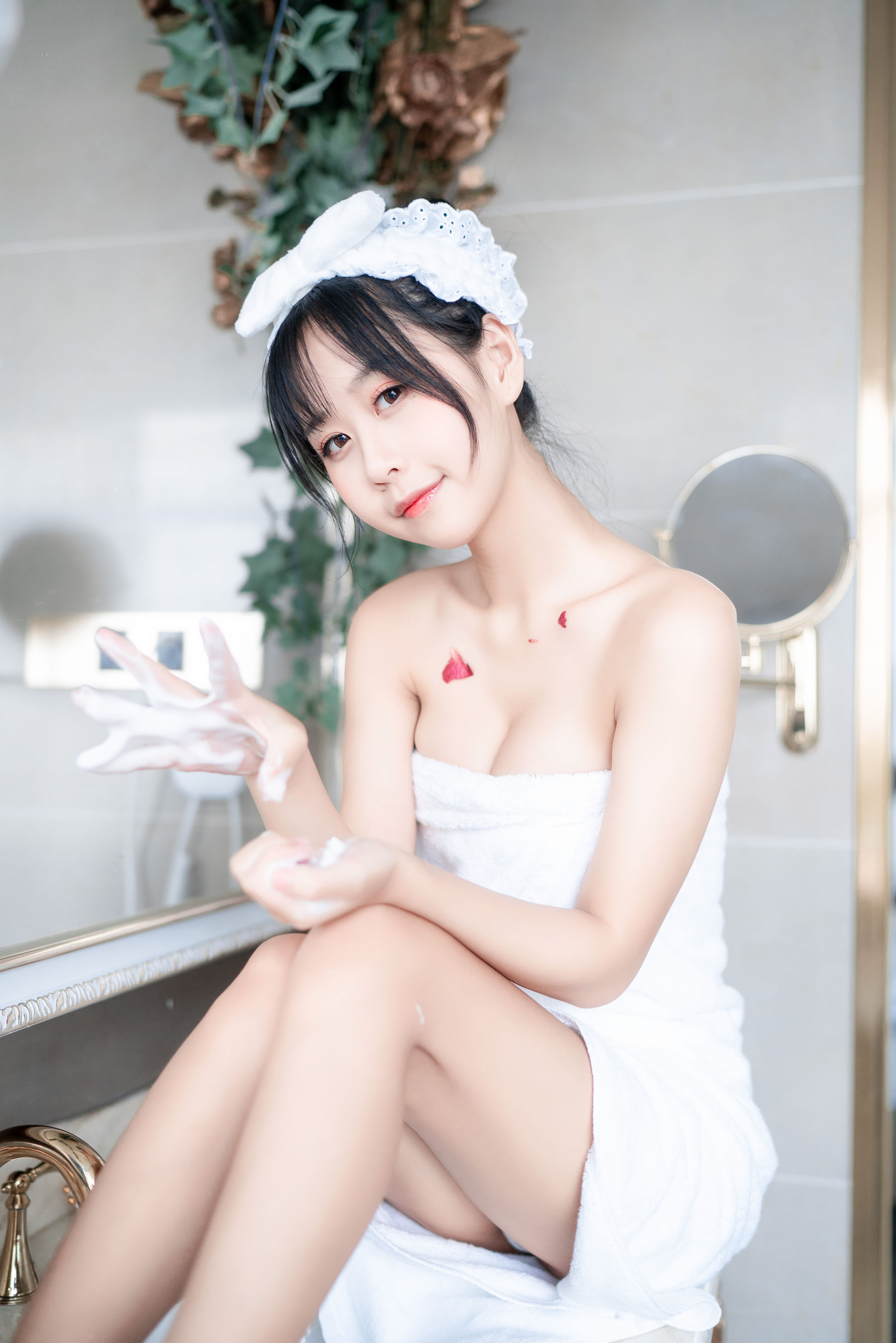 [COS福利] 阳光美少女萌芽儿o0 - 浴巾