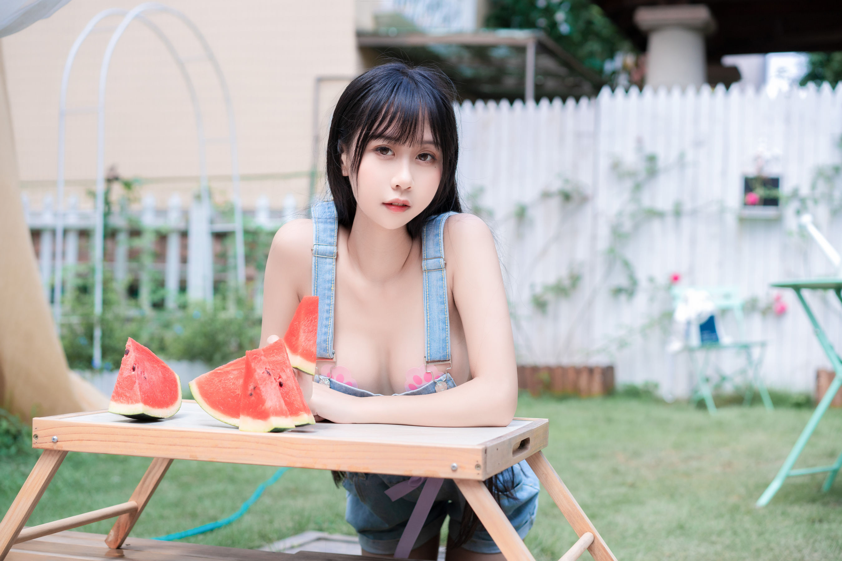 [COS福利] 阳光美少女萌芽儿o0 - 西瓜与夏天