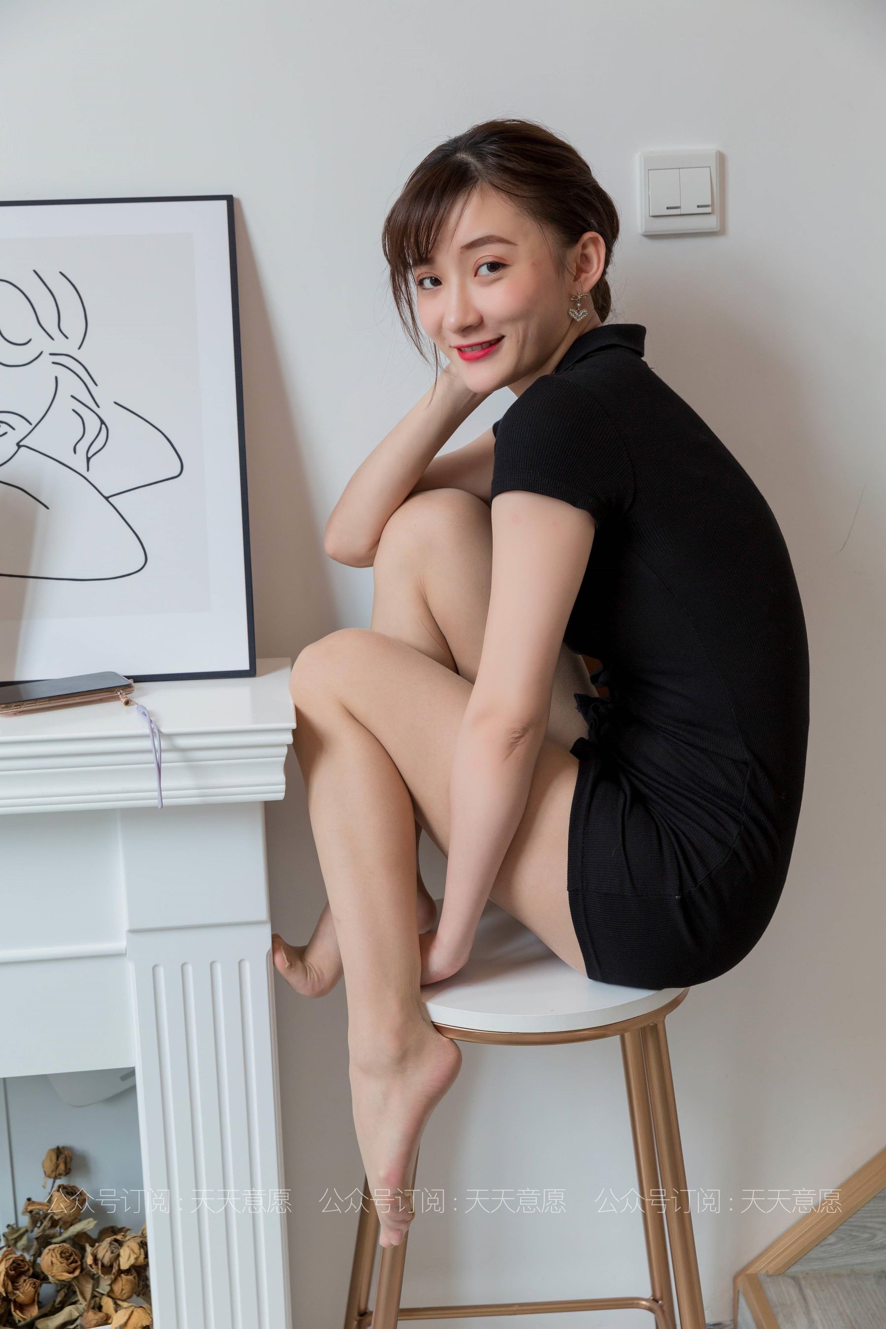 [IESS异思趣向] 丝享家 783：秋秋《超短的包臀裙》