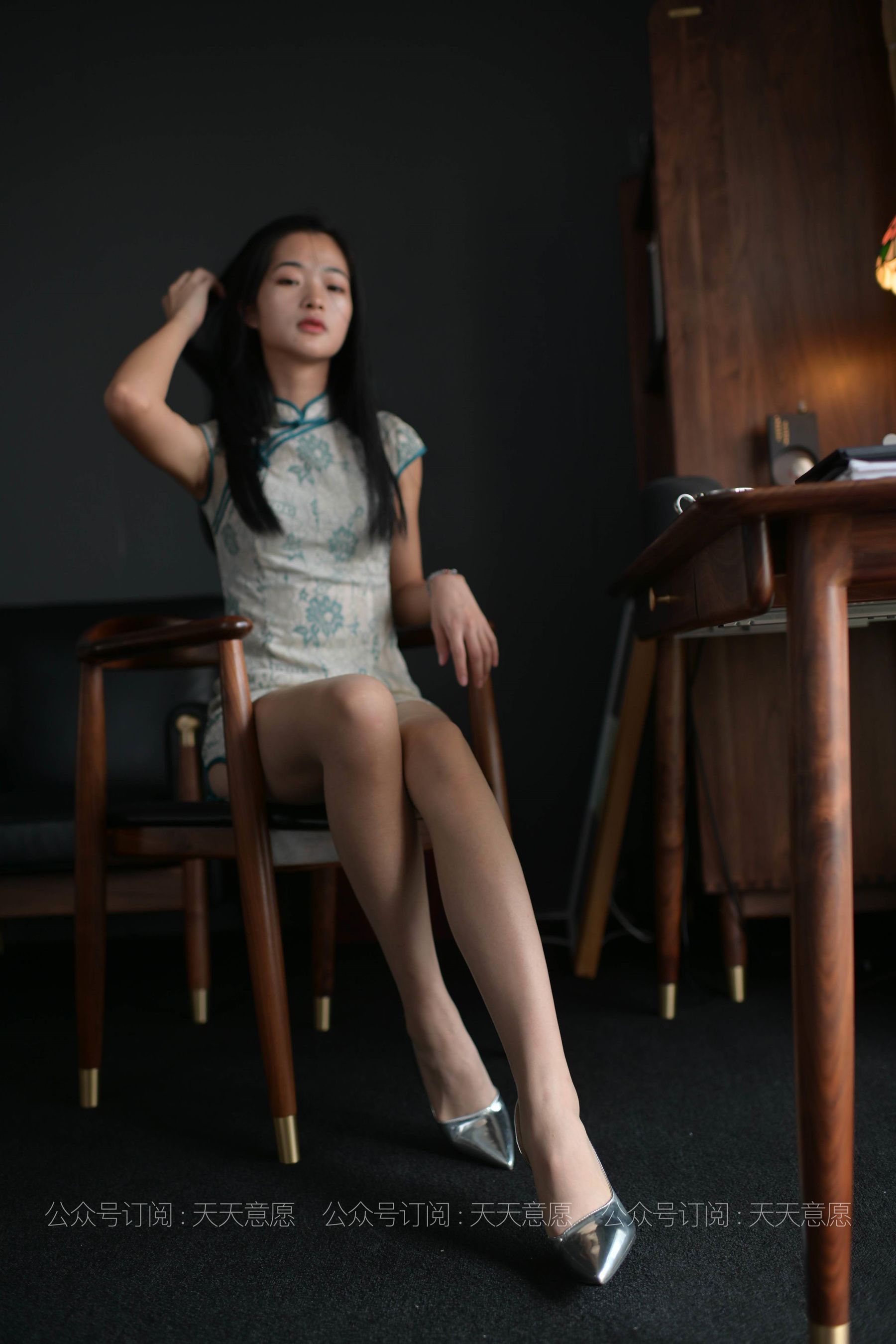 [IESS异思趣向] 丝享家 788：宁宁《爱看书的旗袍美女》
