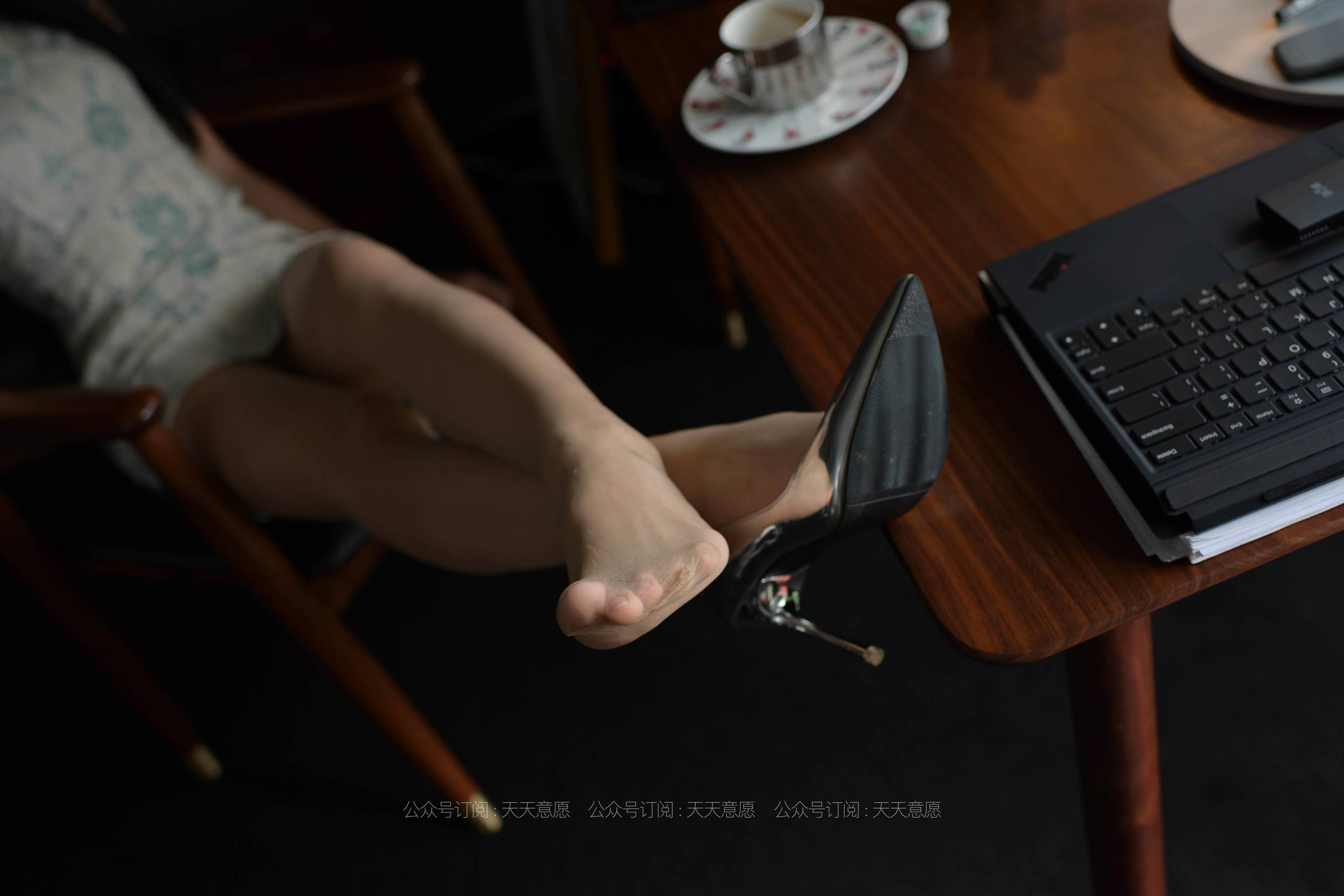 [IESS异思趣向] 丝享家 788：宁宁《爱看书的旗袍美女》