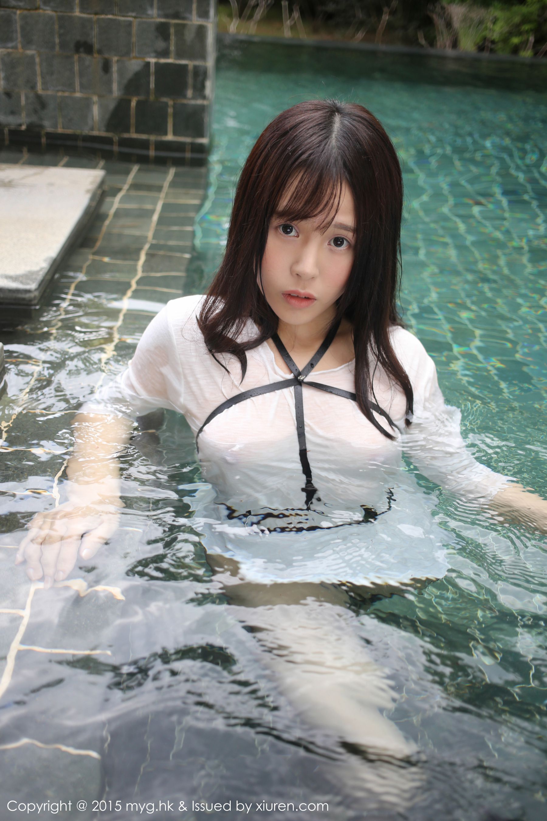 Evelyn艾莉《黑丝吊袜+泳池湿身》 [美媛馆MyGirl] Vol.170