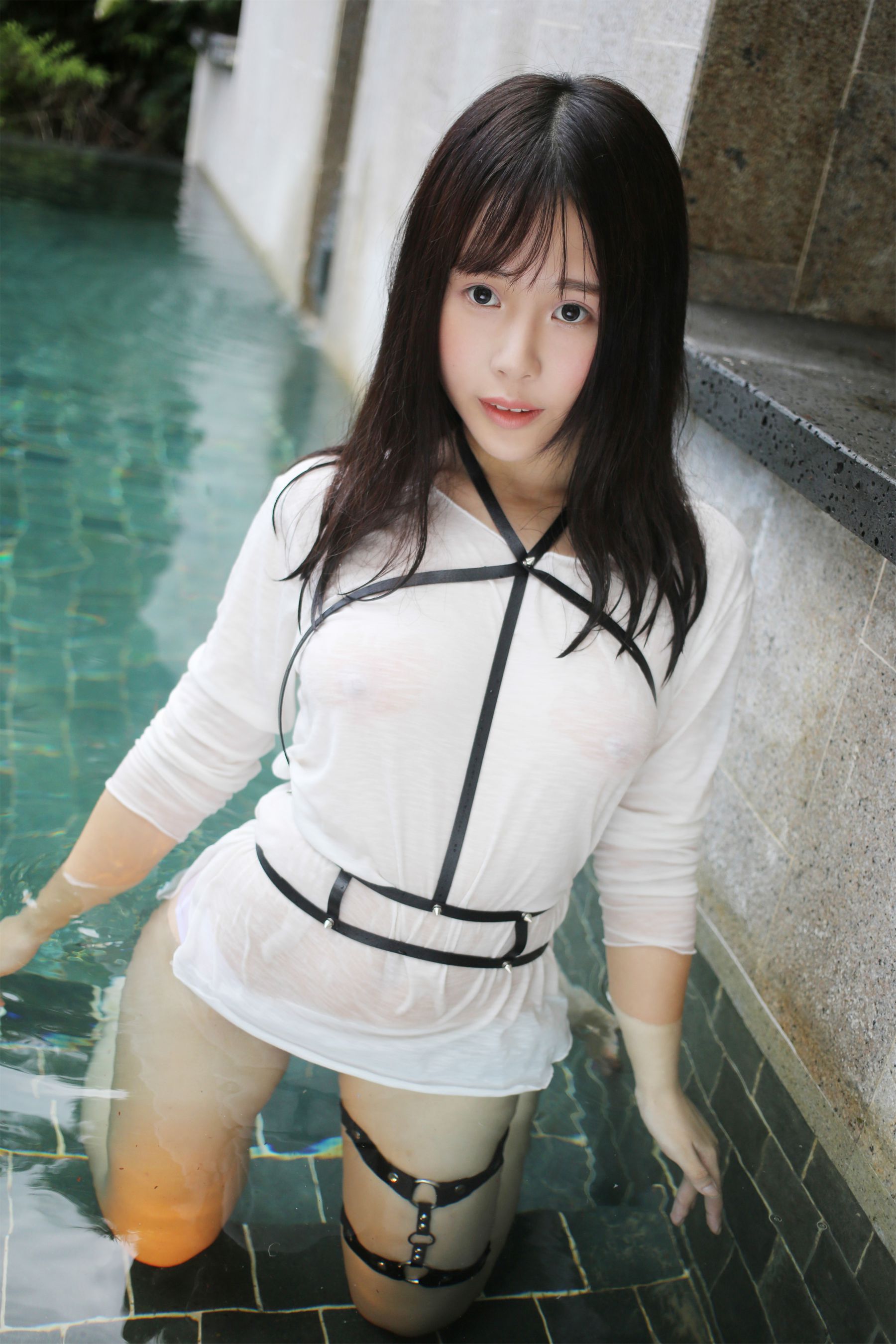 Evelyn艾莉《黑丝吊袜+泳池湿身》 [美媛馆MyGirl] Vol.170