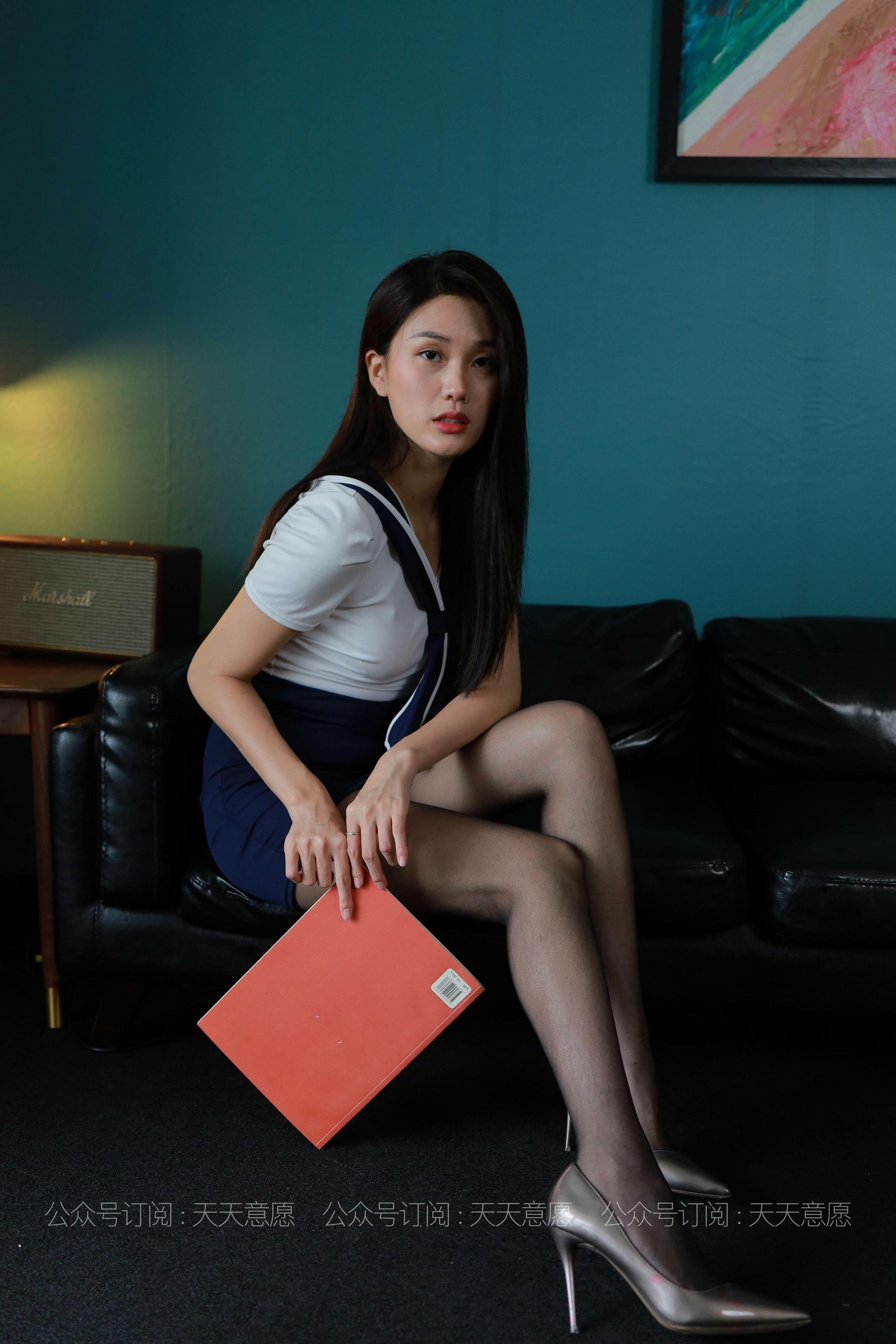 [IESS异思趣向] 丝享家 802：羽西《沙发上的黑丝》