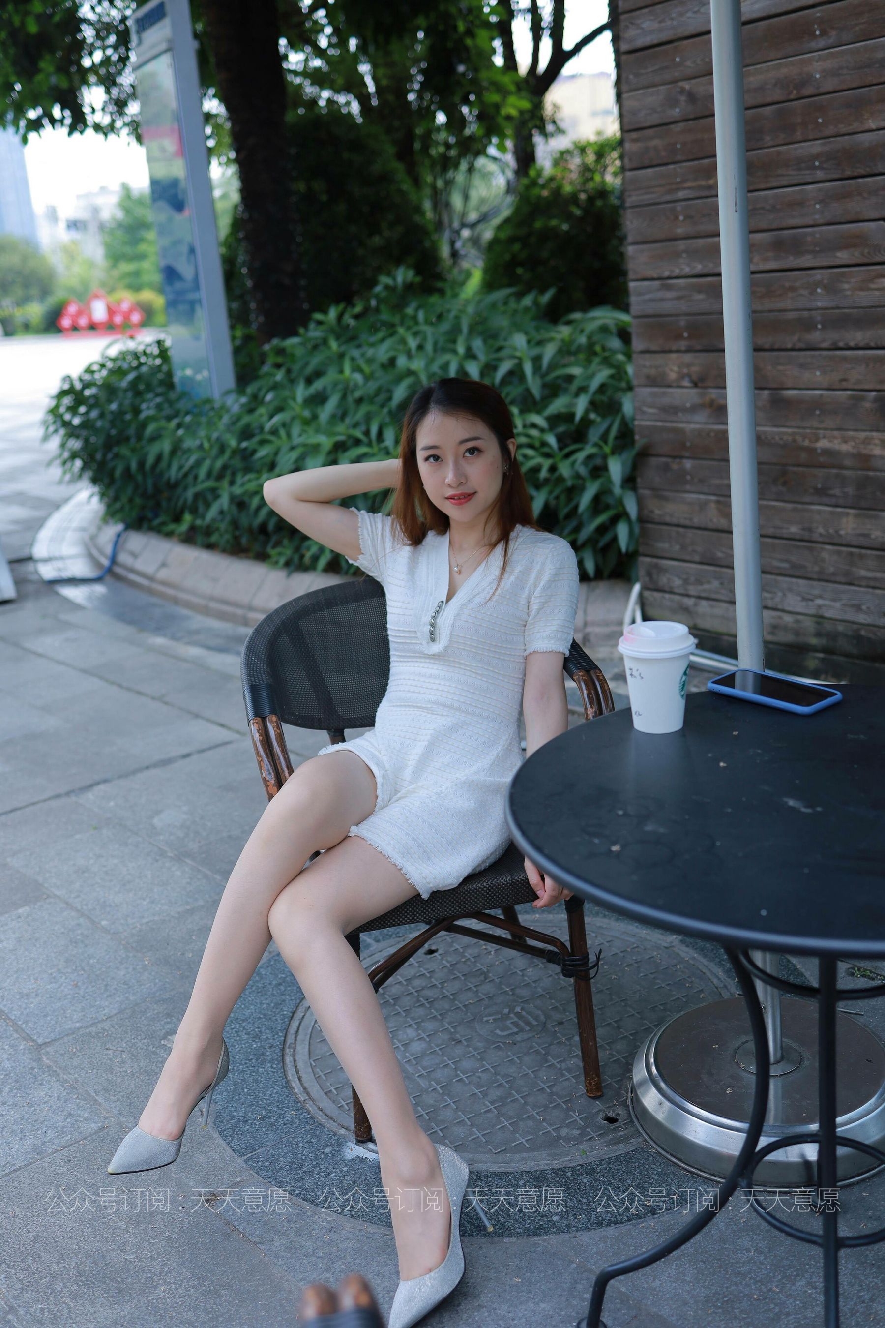 [IESS异思趣向] 丝享家 814：小婕《肉丝白裙俏佳人》