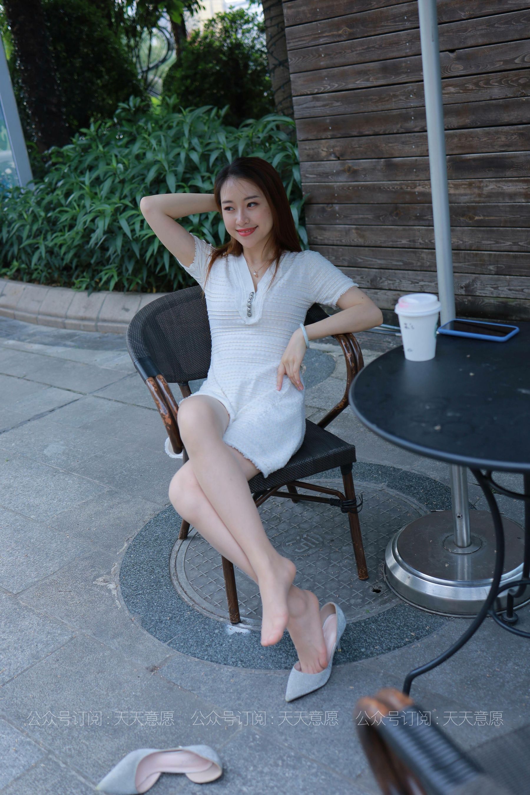 [IESS异思趣向] 丝享家 814：小婕《肉丝白裙俏佳人》