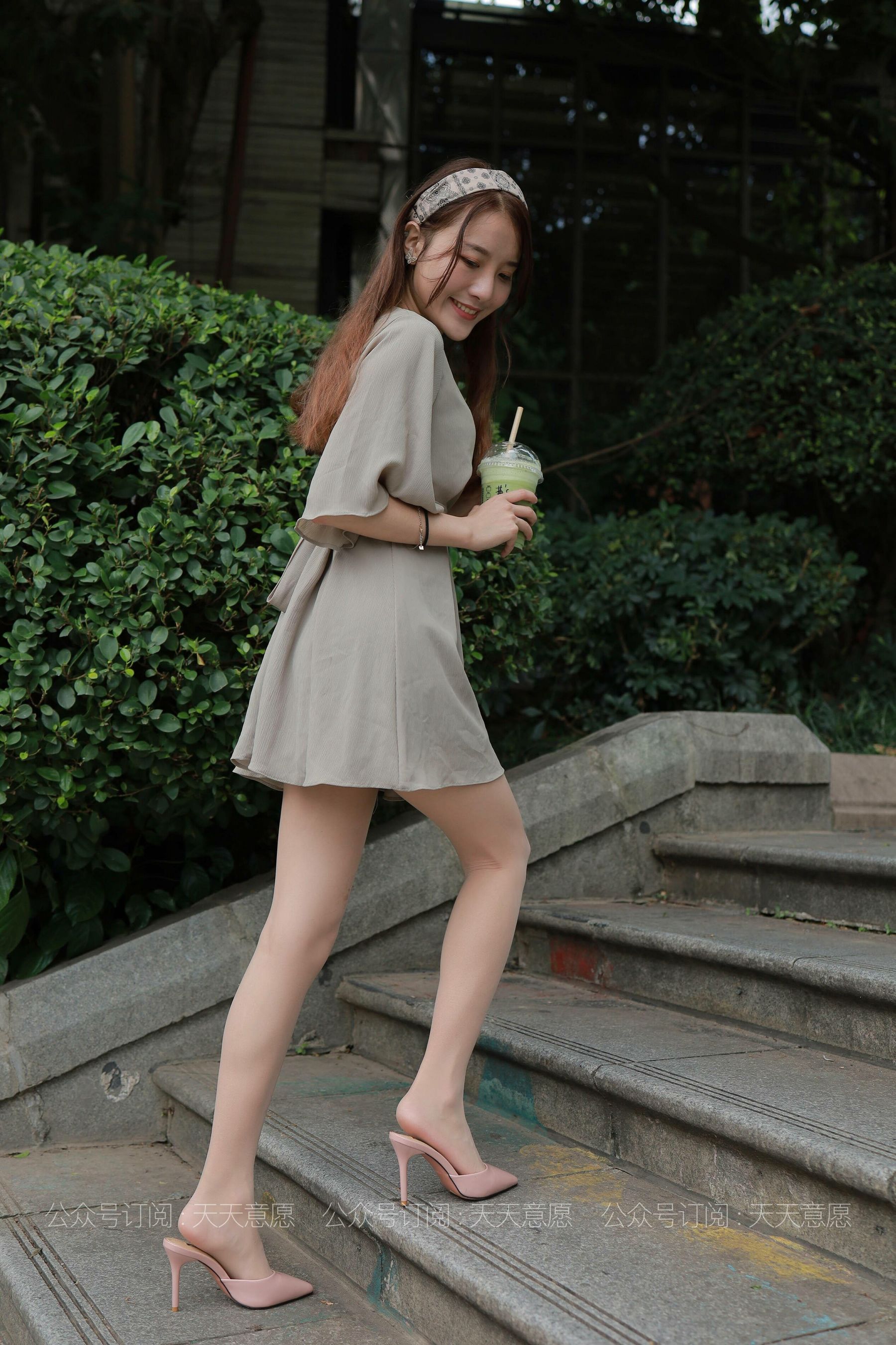 [IESS异思趣向] 丝享家 817：婉苹《阶梯上的邂逅》