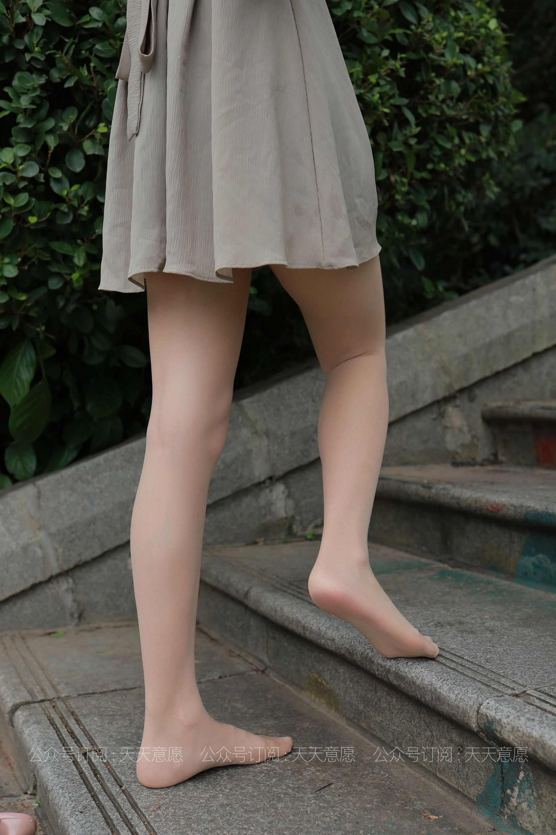 [IESS异思趣向] 丝享家 817：婉苹《阶梯上的邂逅》