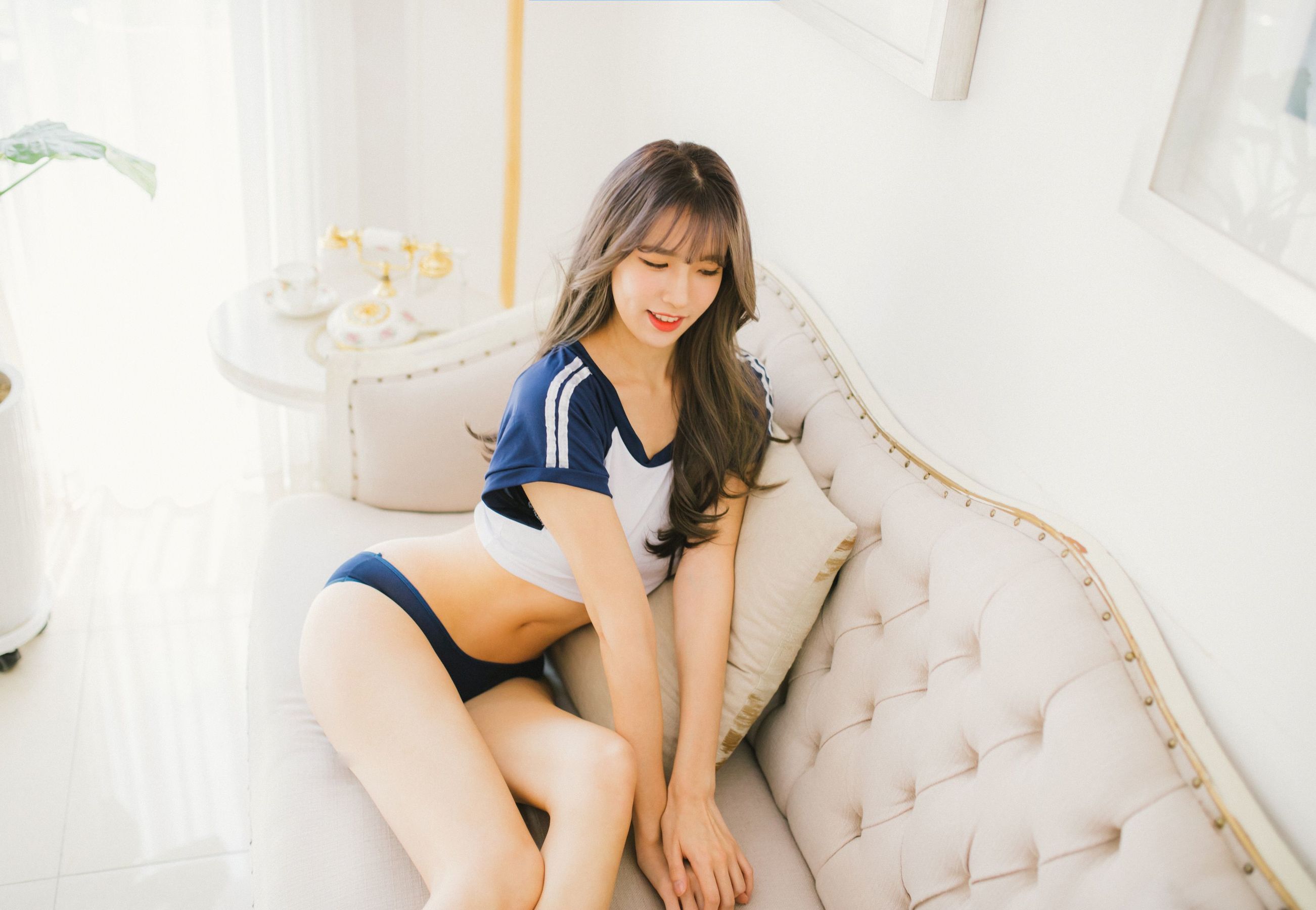 [Moon Night Snap] - Ahrin《The present》
