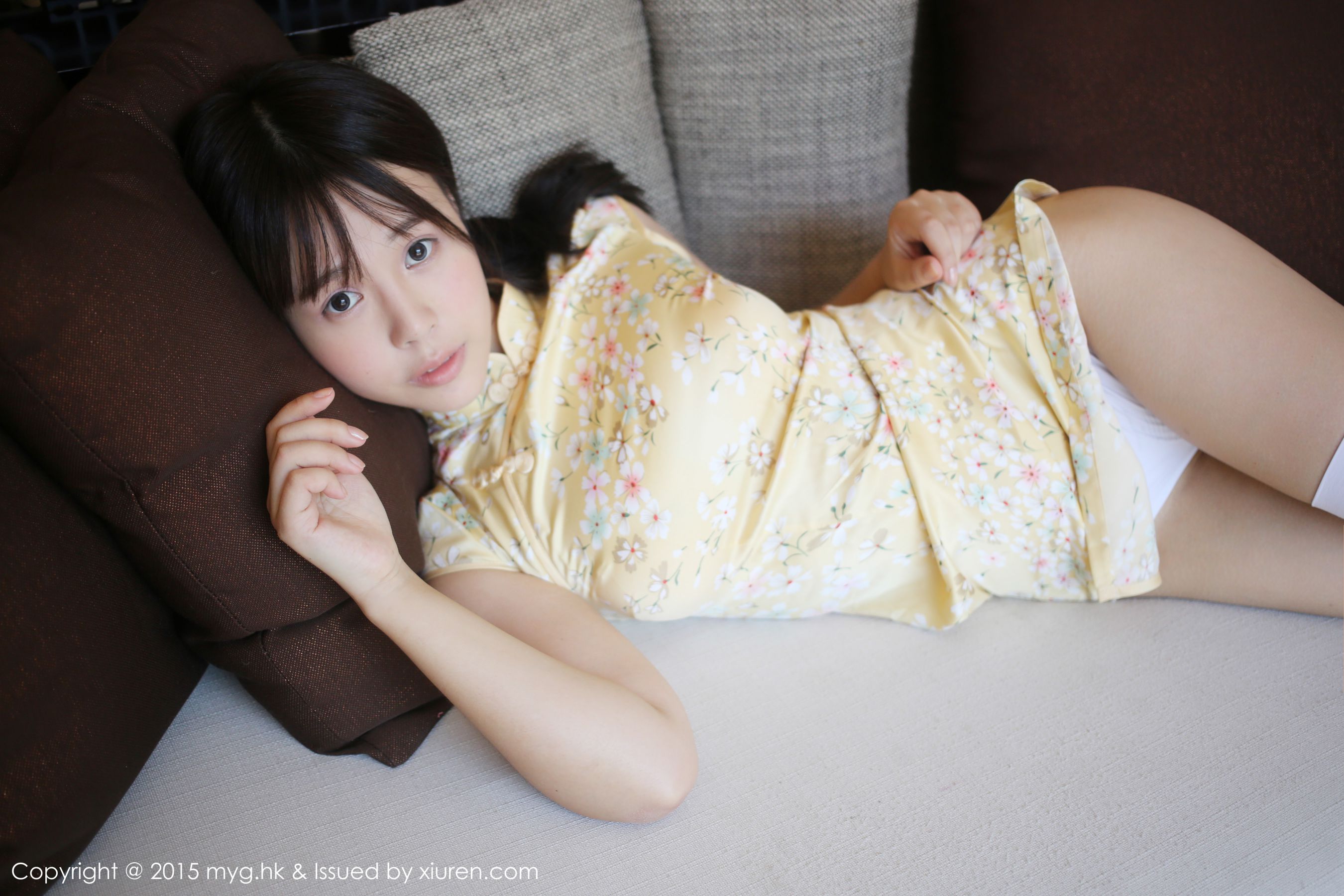 Evelyn艾莉《迷你短裙诱惑+白丝旗袍》 [美媛馆MyGirl] Vol.173