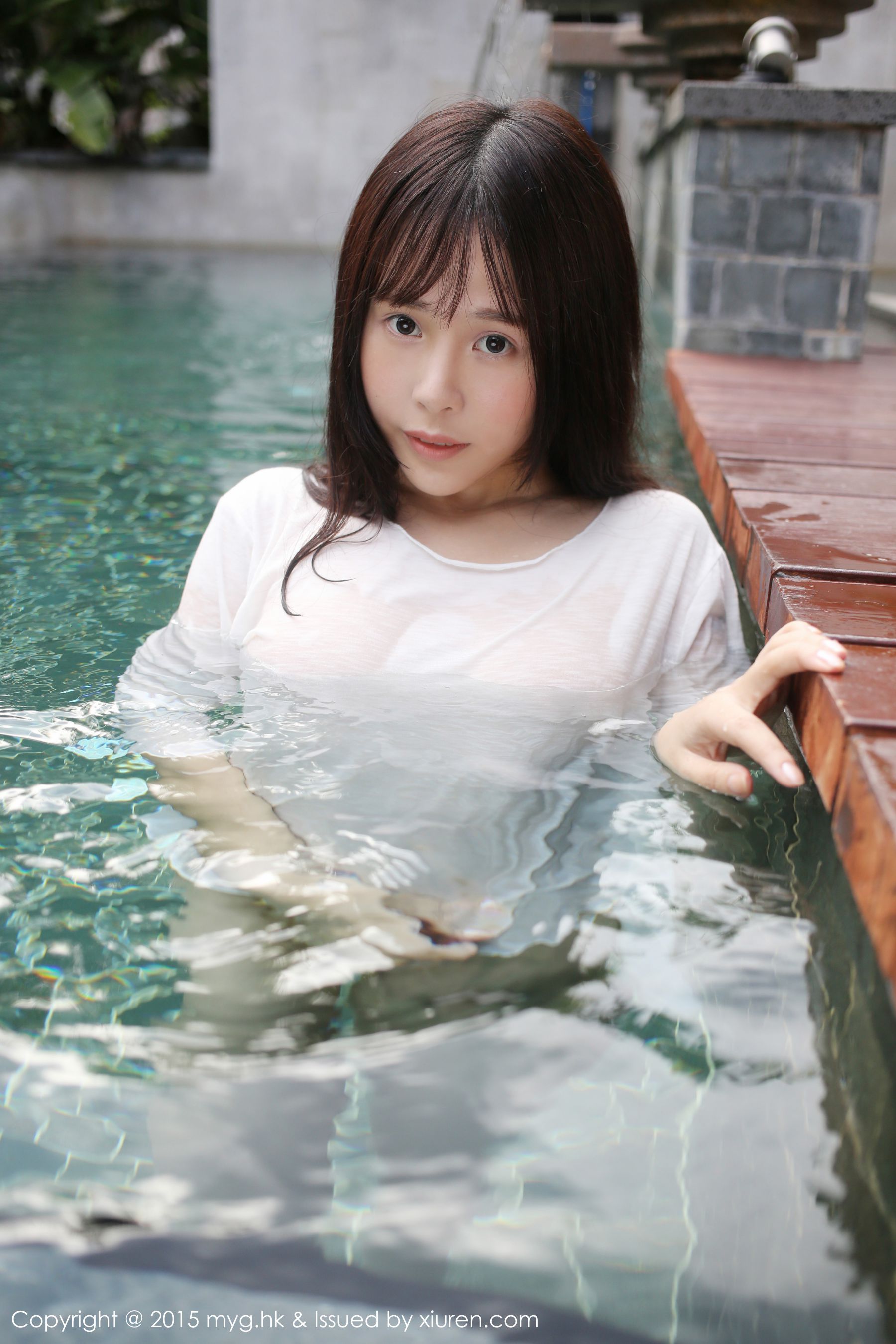Evelyn艾莉《泳池湿身》 [美媛馆MyGirl] Vol.180