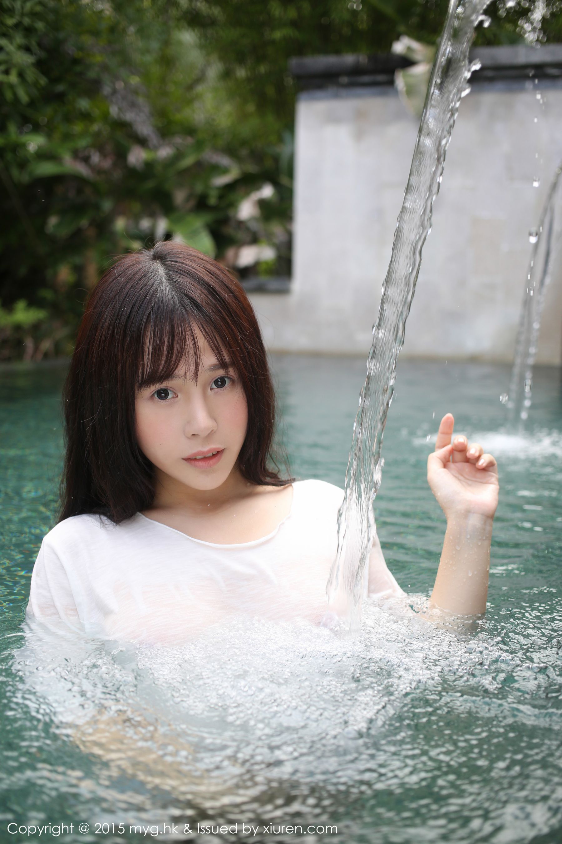 Evelyn艾莉《泳池湿身》 [美媛馆MyGirl] Vol.180