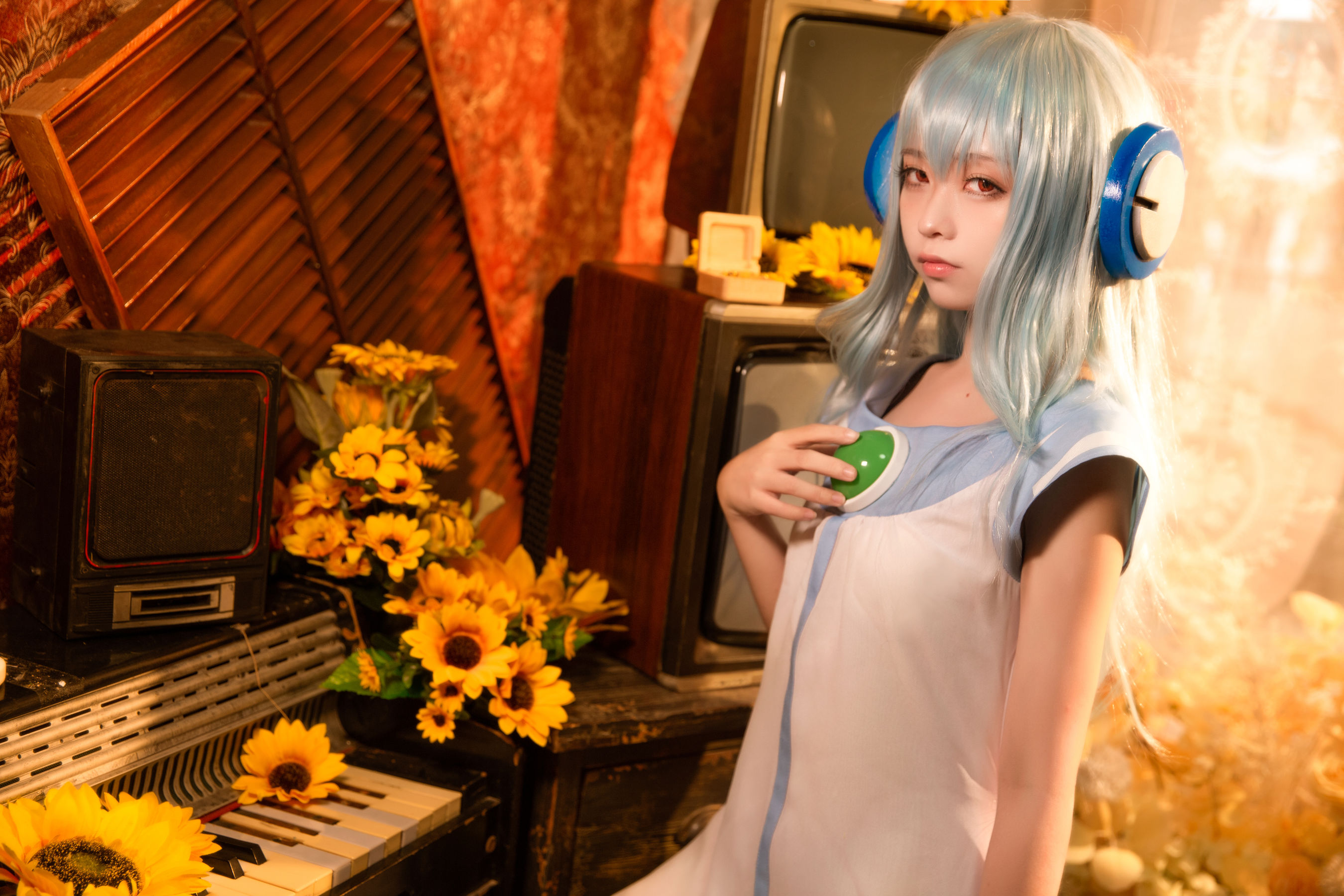 [网红COSER写真] 动漫博主G44不会受伤 - 八音盒