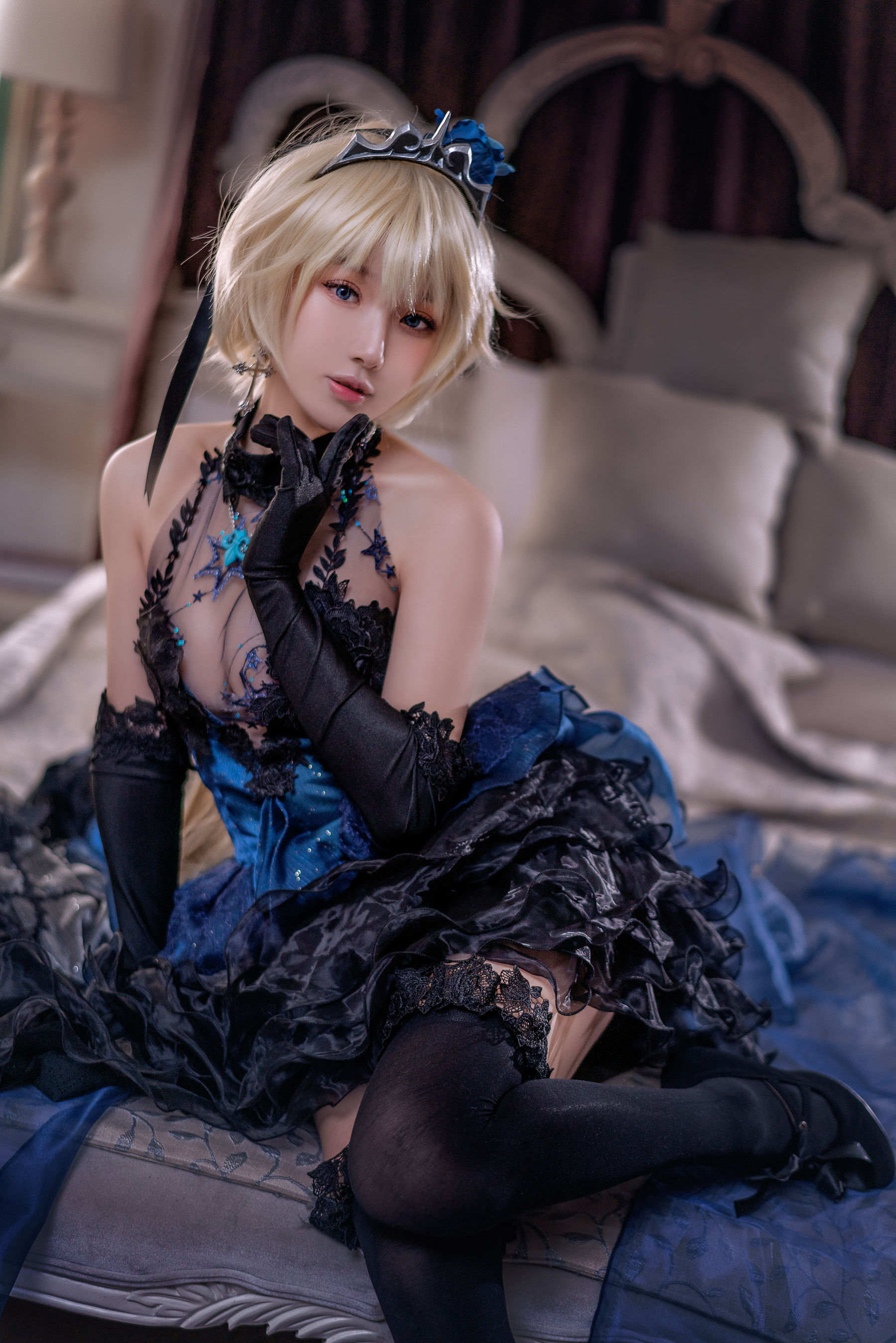 [网红COSER写真] 动漫博主阿包也是兔娘 - 贞德婚纱