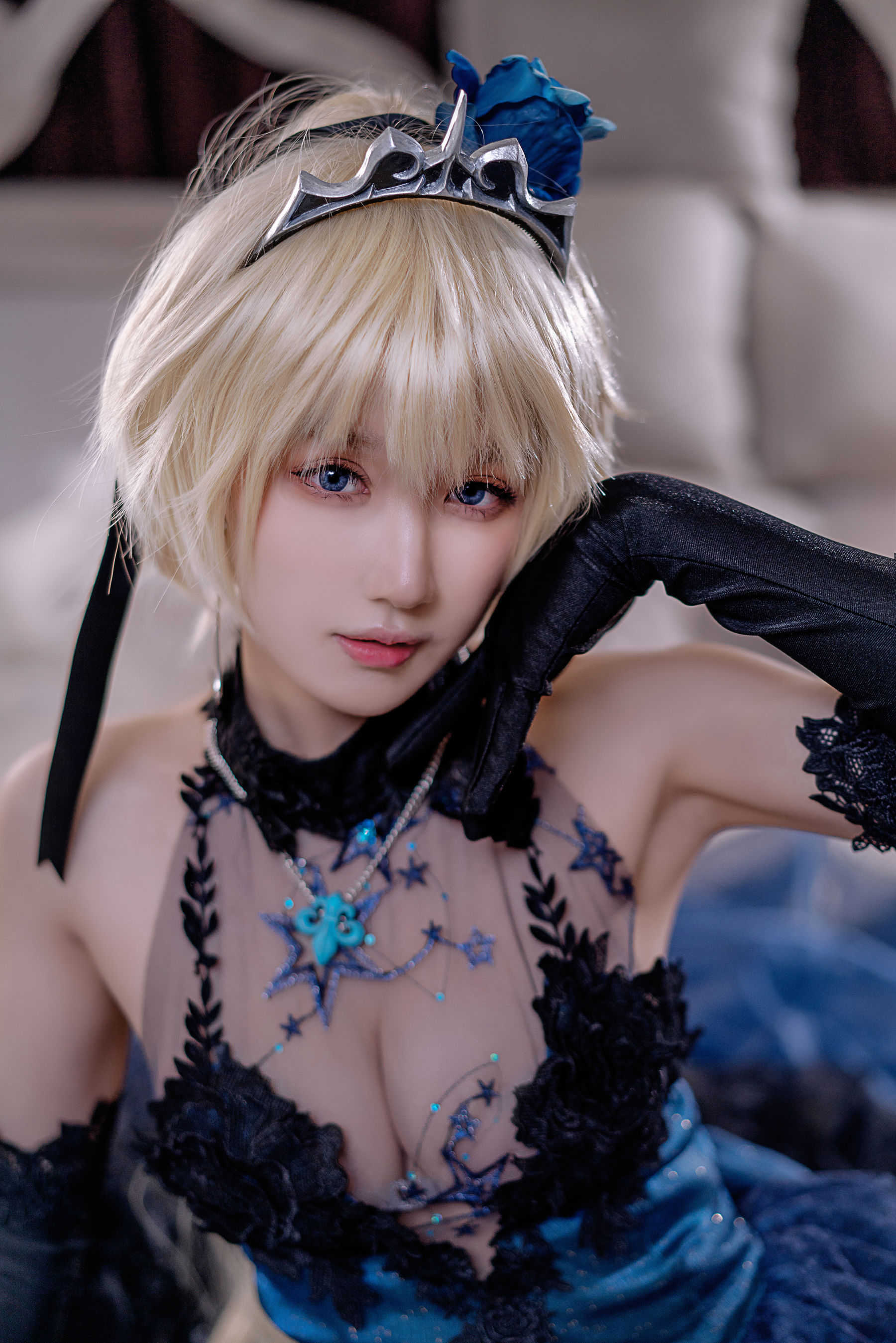 [网红COSER写真] 动漫博主阿包也是兔娘 - 贞德婚纱