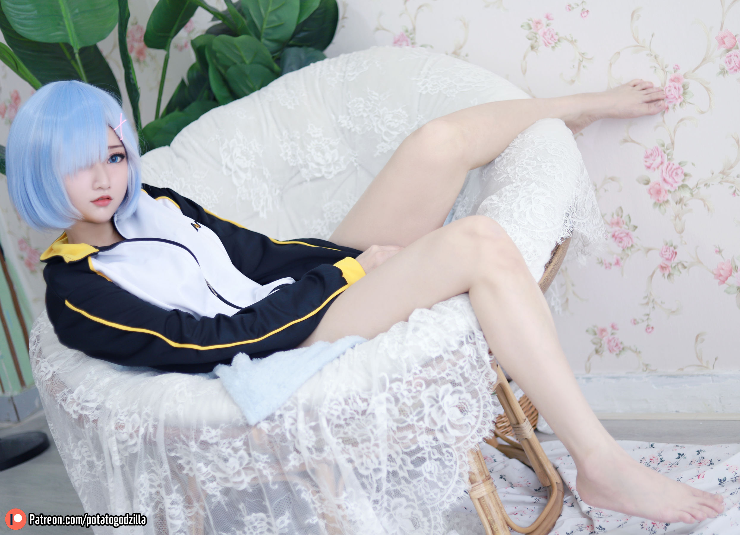 [网红COSER写真] Coser小姐姐Potato Godzilla - Rem In Subaru Jacket