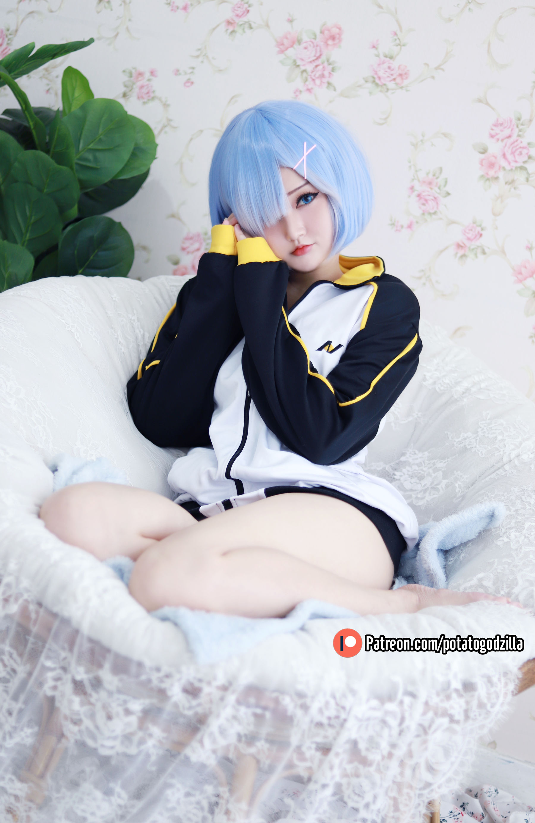 [网红COSER写真] Coser小姐姐Potato Godzilla - Rem In Subaru Jacket