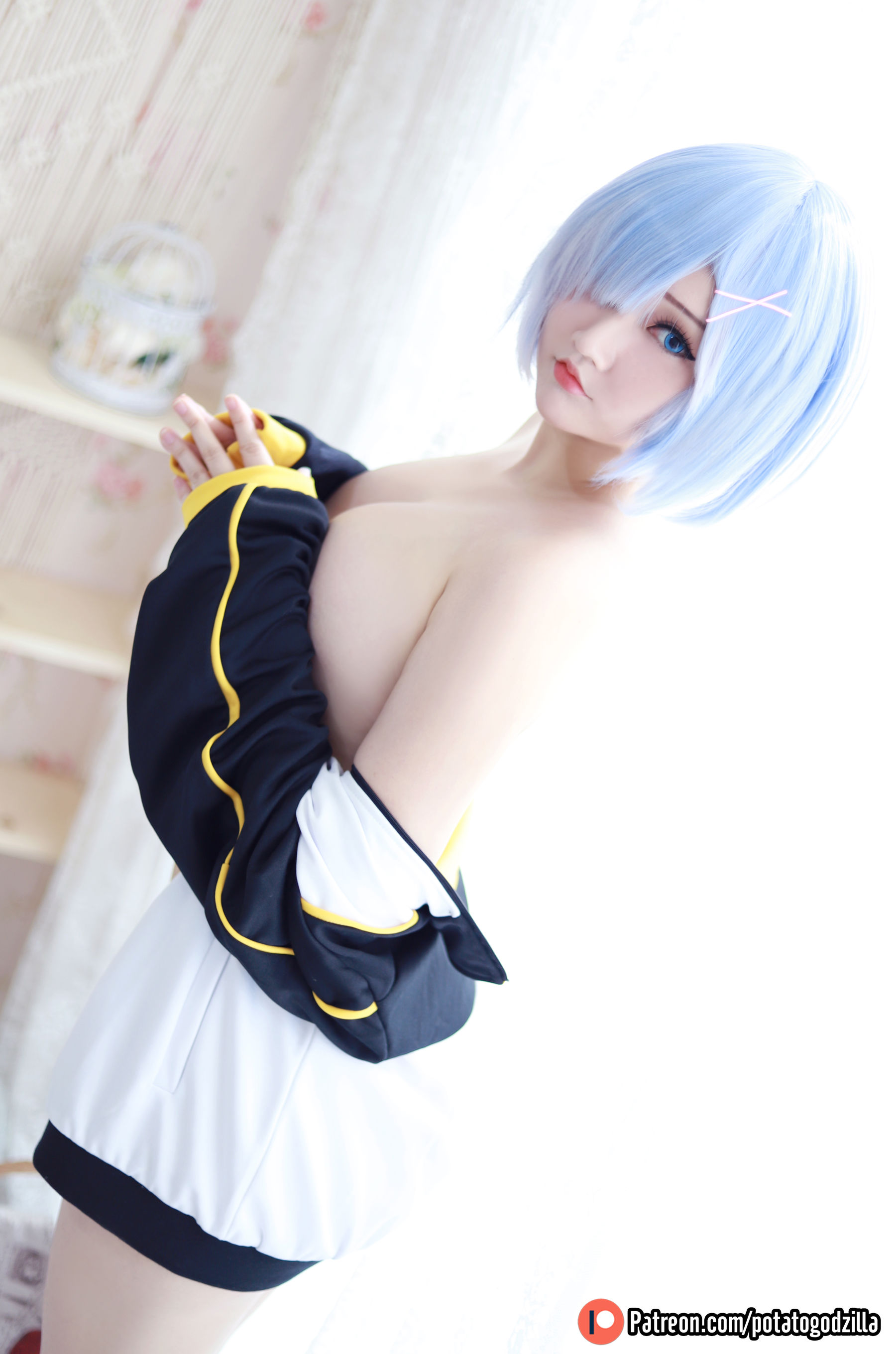 [网红COSER写真] Coser小姐姐Potato Godzilla - Rem In Subaru Jacket