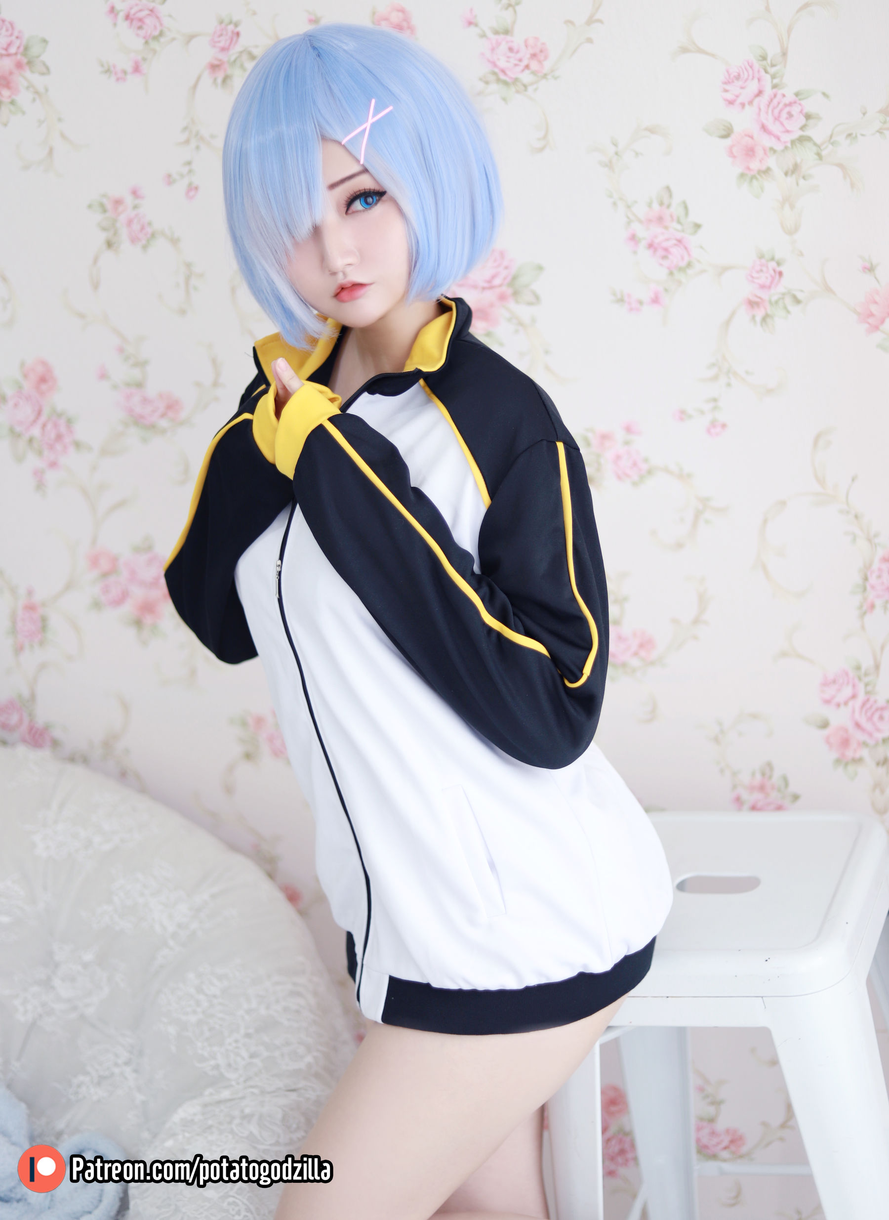 [网红COSER写真] Coser小姐姐Potato Godzilla - Rem In Subaru Jacket